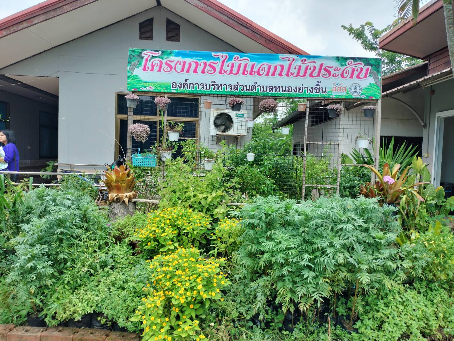 ผู้ว่าฯ นครพนม   ลงพื้นที่ตรวจติดตามการดำเนินงานตามนโยบายของรัฐบาล กระทรวงมหาดไทย และของจังหวัดนครพนม ในพื้นที่อำเภอเรณูนคร