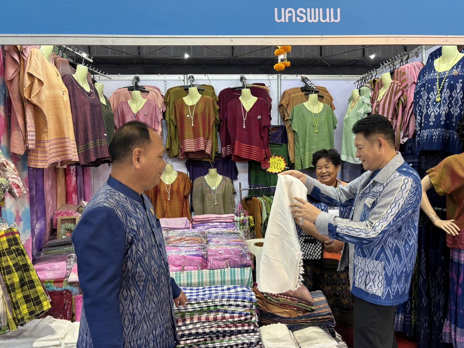 วันสุดท้ายแล้ว   งาน OTOP Midyear 2024 “หลากหลายผลิตภัณฑ์ สีสันภูมิปัญญาไทย”