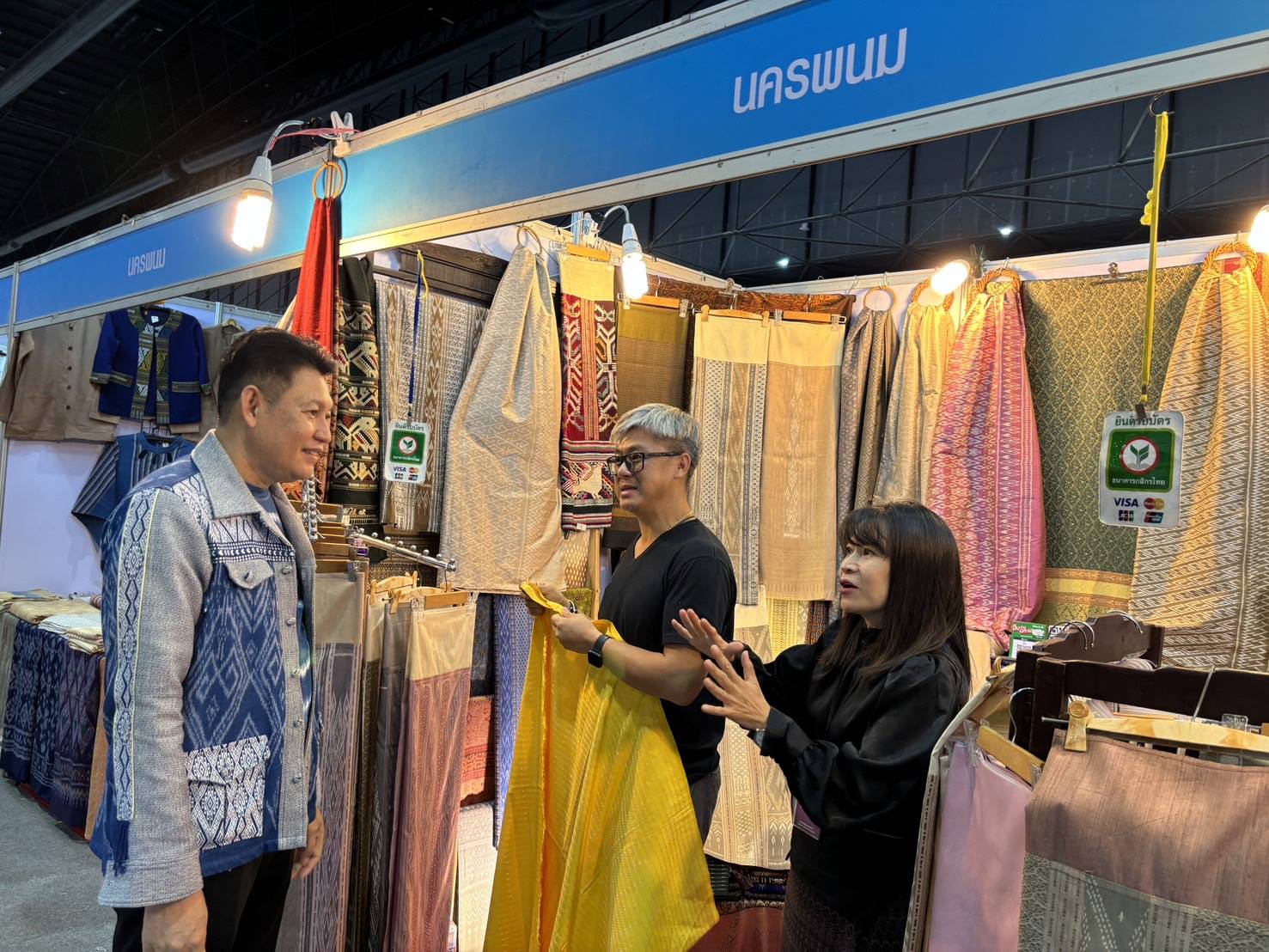 วันสุดท้ายแล้ว   งาน OTOP Midyear 2024 “หลากหลายผลิตภัณฑ์ สีสันภูมิปัญญาไทย”