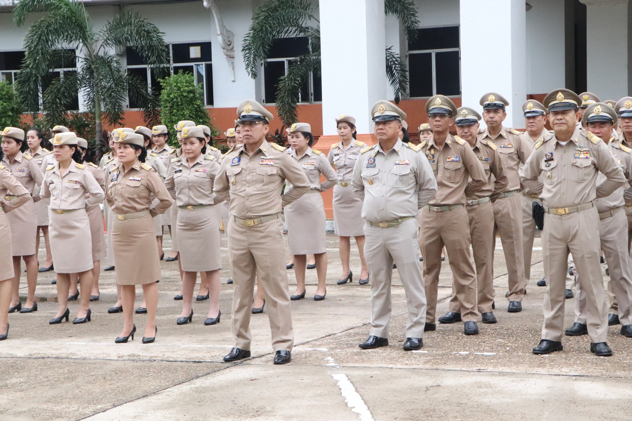 พช.นครพนม   ร่วมกิจกรรมเคารพธงชาติ สวดมนต์ไหว้พระ สร้างสำนึกรักและภาคภูมิใจในชาติไทย