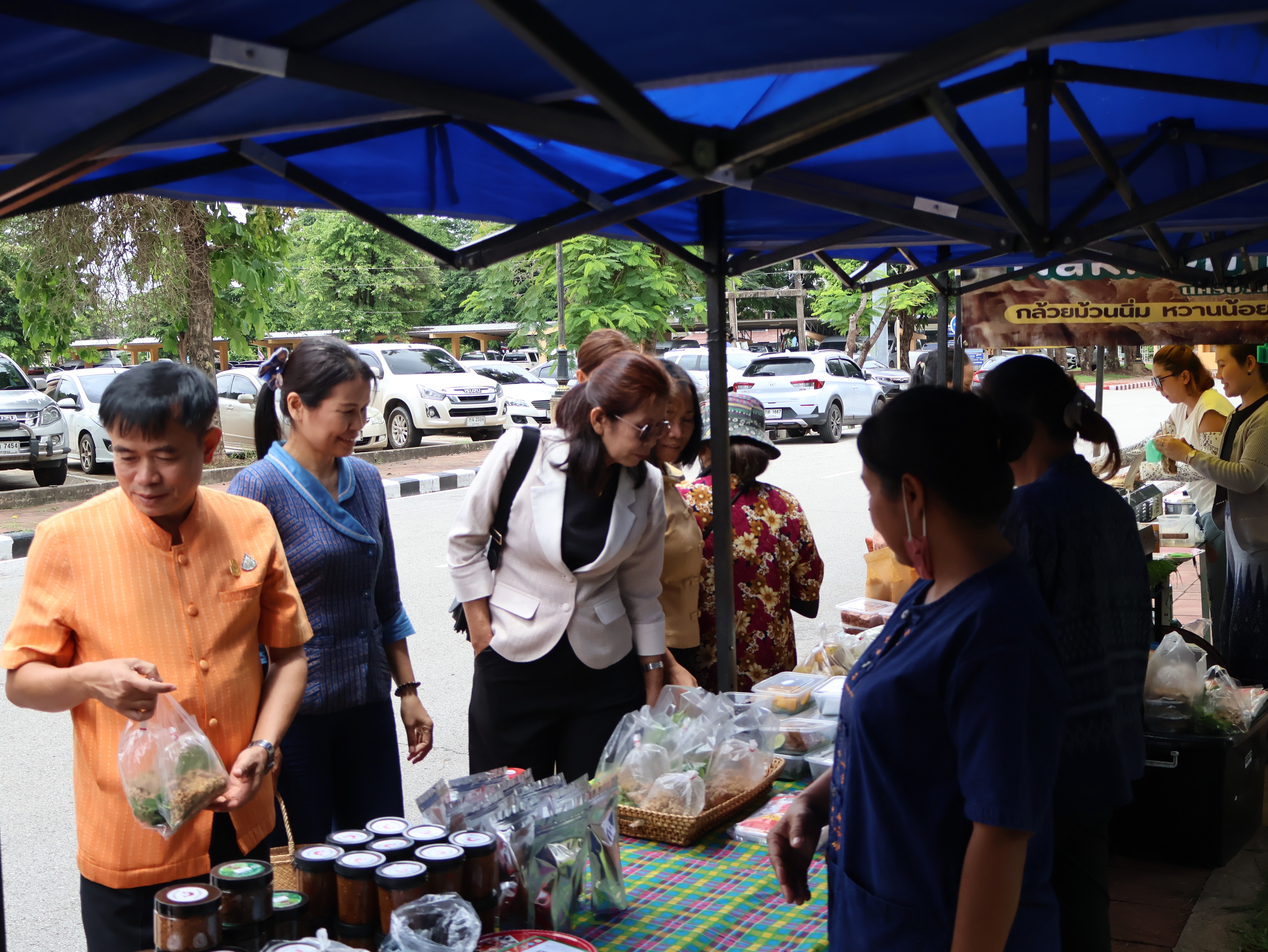 นครพนม   จัดแสดงและจำหน่ายผลผลิต โคก หนอง นา “ตลาดนัดโคก หนอง นา และอาหารปลอดภัย” สู่ความยั่งยืน