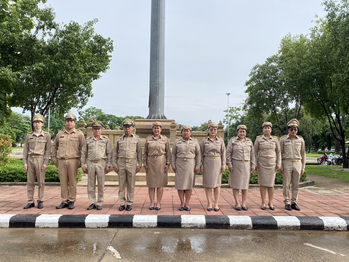 พช.นครพนม   ร่วมกิจกรรมเคารพธงชาติ สวดมนต์ไหว้พระ สร้างสำนึกรักและภาคภูมิใจในชาติไทย