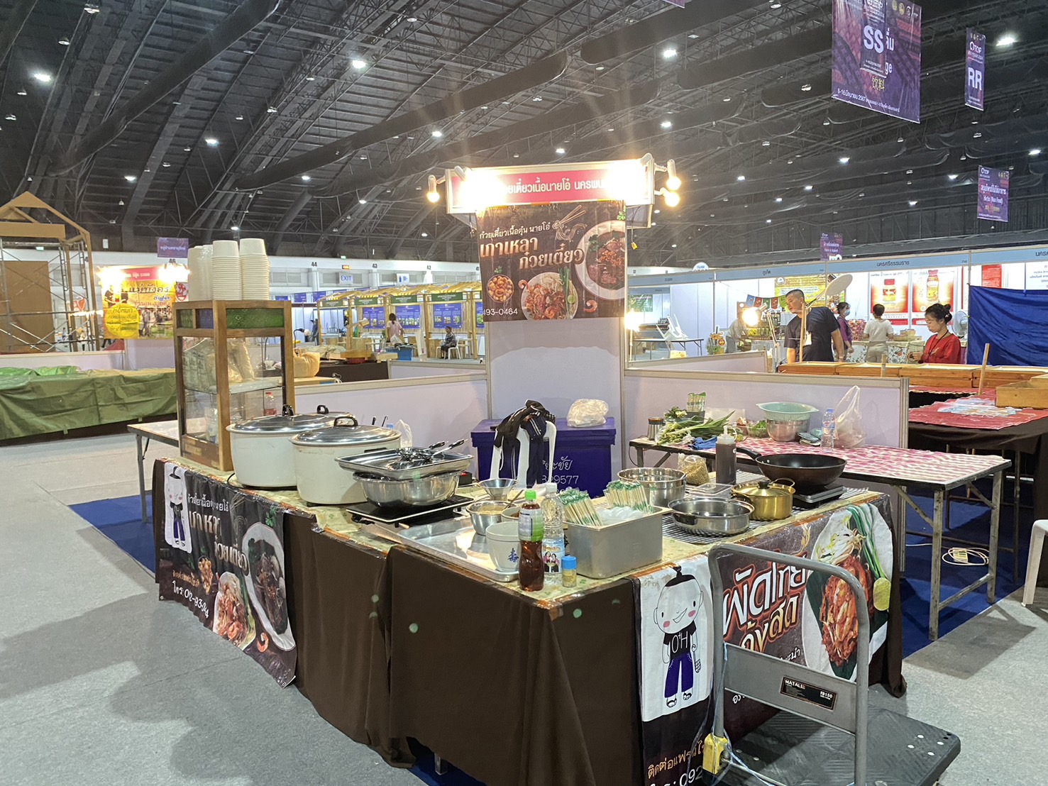 OTOP นครพนม   จัดเตรียมบูท จัดแสดงและจำหน่ายสินค้า OTOP ในงาน OTOP Midyear 2024 “หลากหลายผลิตภัณฑ์ สีสันภูมิปัญญาไทย”