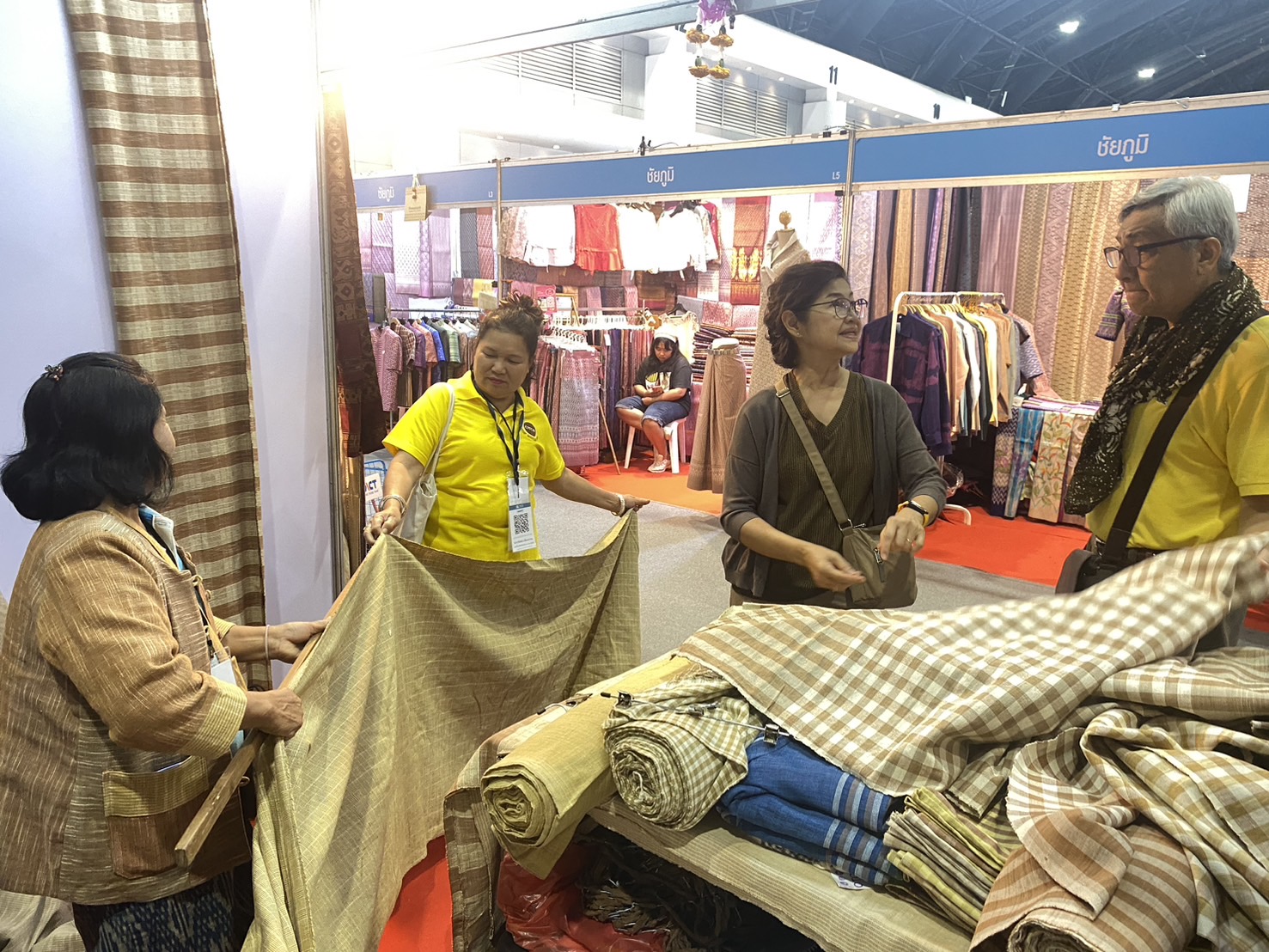 OTOP นครพนม ร่วมจำหน่ายในงาน OTOP Midyear 2024 “หลากหลายผลิตภัณฑ์ สีสันภูมิปัญญาไทย”