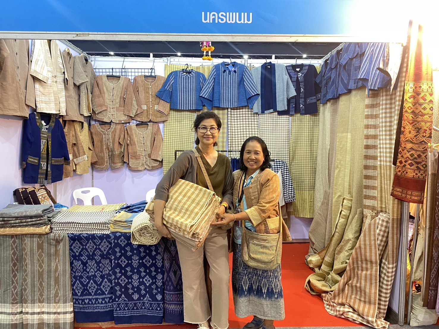 OTOP นครพนม ร่วมจำหน่ายในงาน OTOP Midyear 2024 “หลากหลายผลิตภัณฑ์ สีสันภูมิปัญญาไทย”