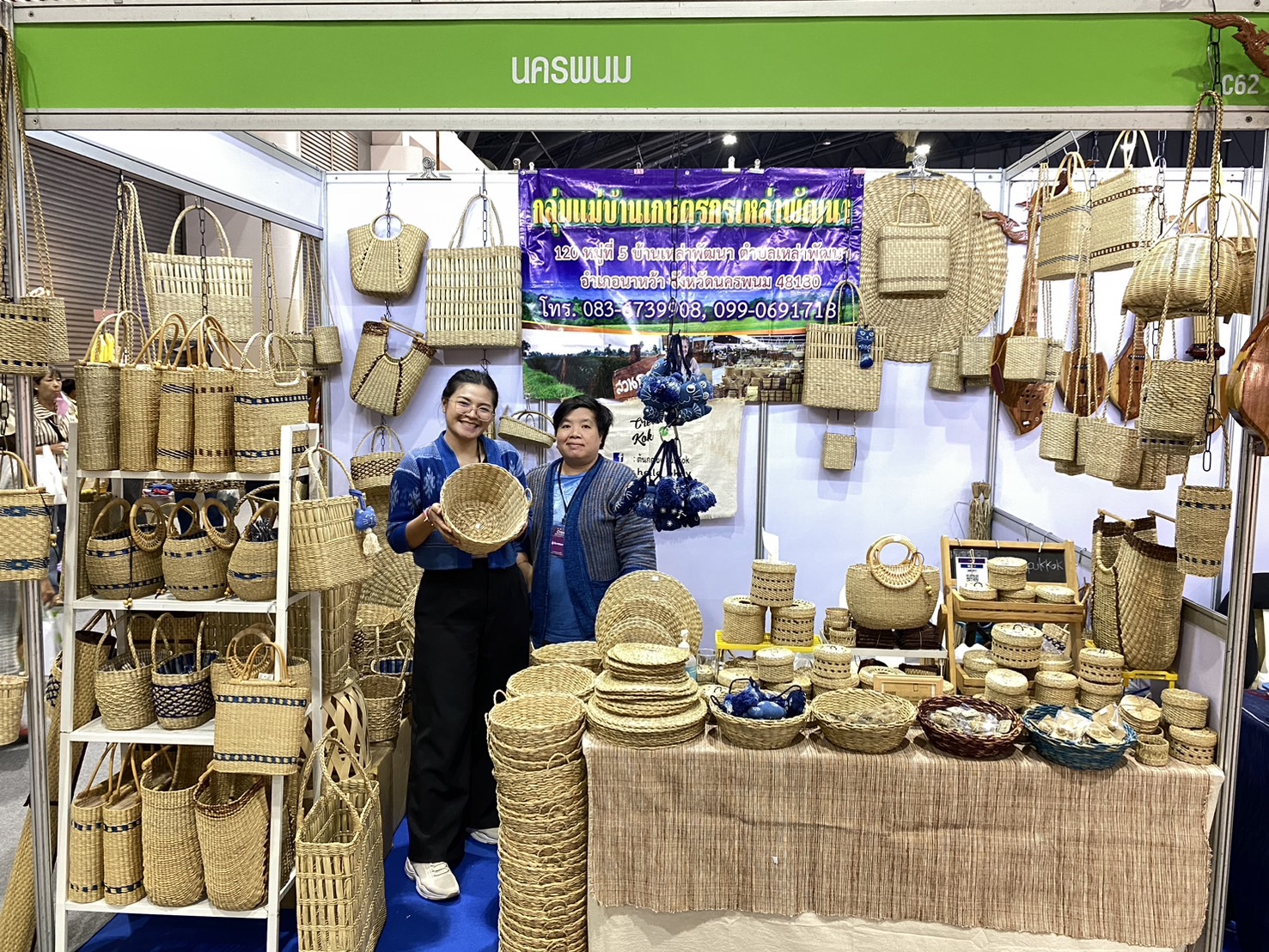 OTOP นครพนม ร่วมจำหน่ายในงาน OTOP Midyear 2024 “หลากหลายผลิตภัณฑ์ สีสันภูมิปัญญาไทย”