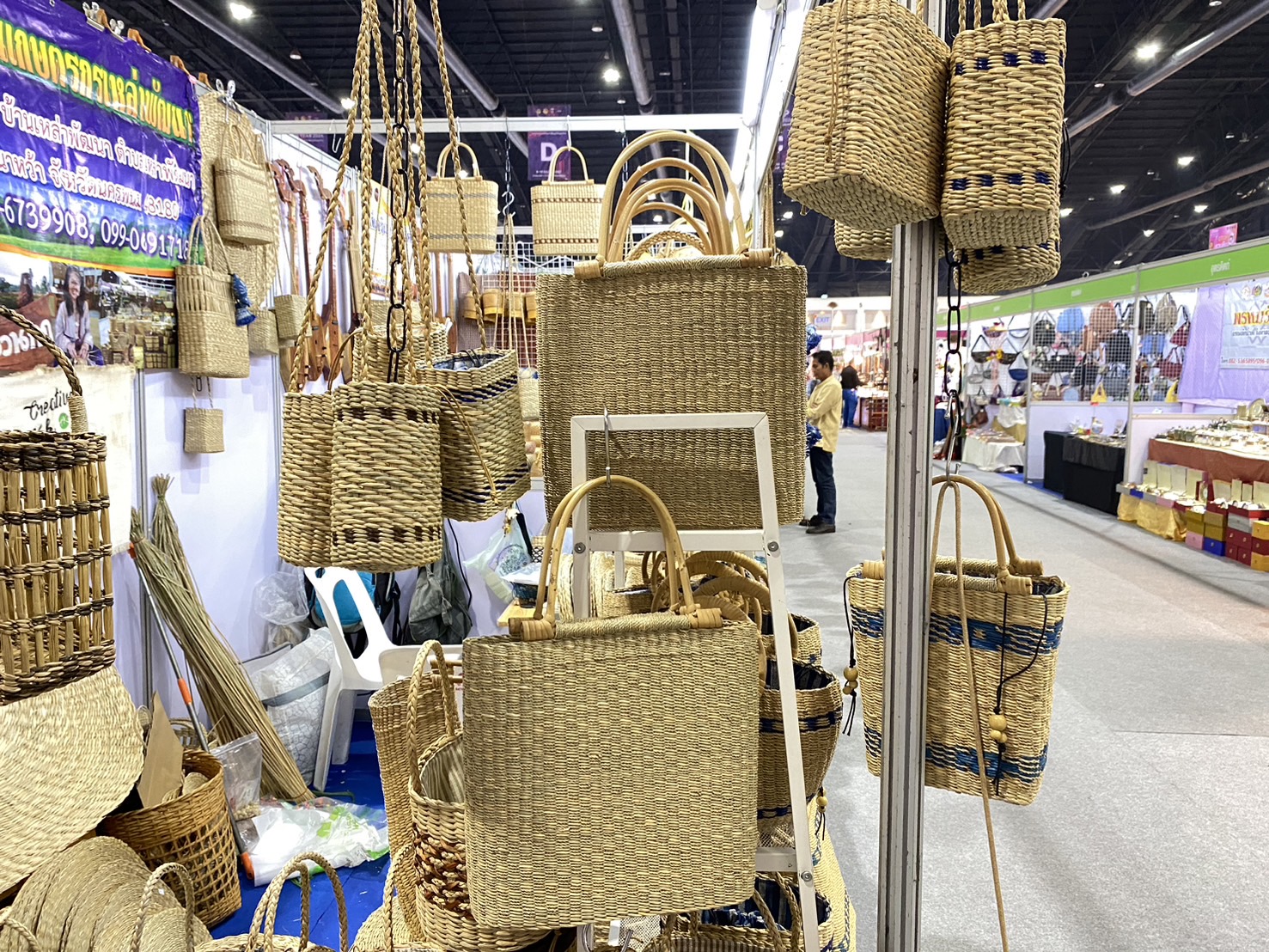 OTOP นครพนม   ร่วมจำหน่ายในงาน OTOP Midyear 2024 “หลากหลายผลิตภัณฑ์ สีสันภูมิปัญญาไทย”