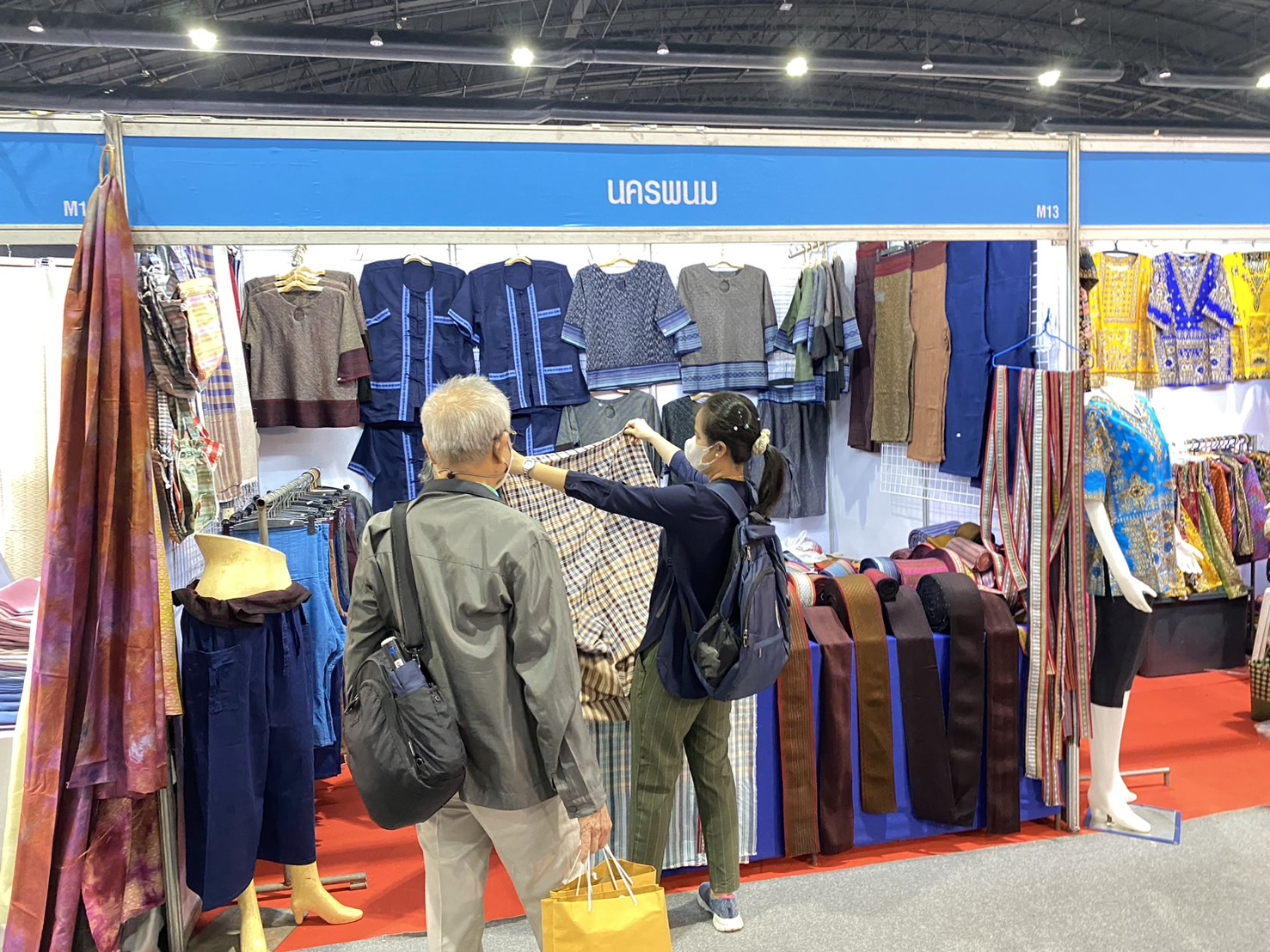 OTOP นครพนม   ร่วมจำหน่ายในงาน OTOP Midyear 2024 “หลากหลายผลิตภัณฑ์ สีสันภูมิปัญญาไทย”