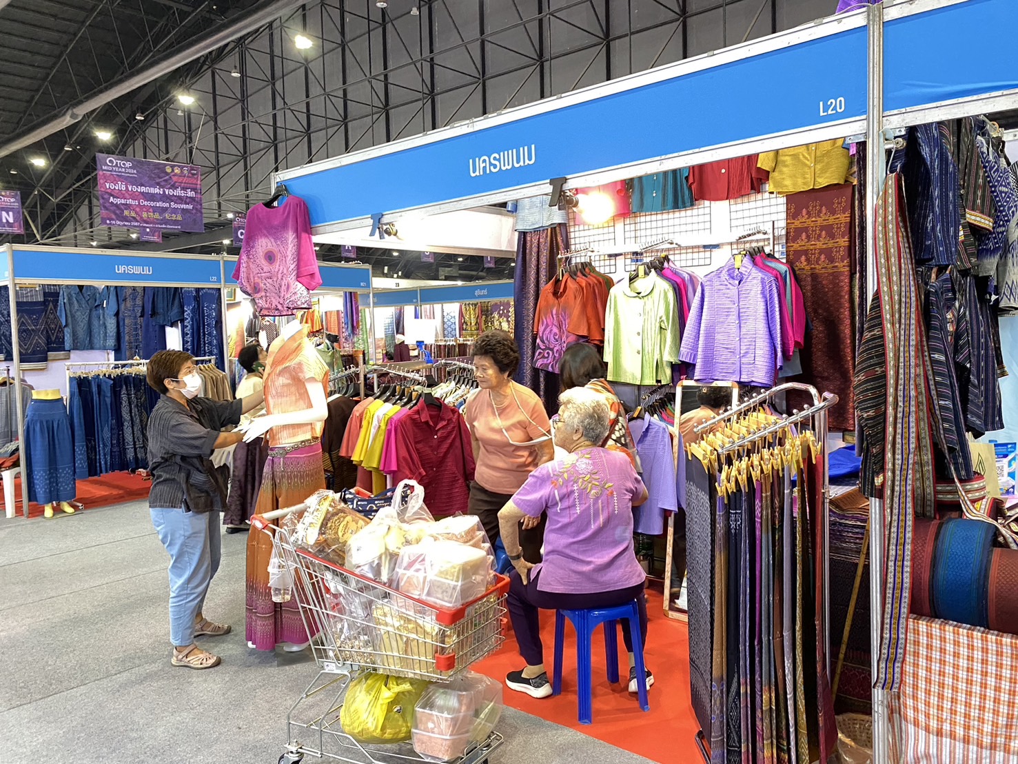 OTOP นครพนม   ร่วมจำหน่ายในงาน OTOP Midyear 2024 “หลากหลายผลิตภัณฑ์ สีสันภูมิปัญญาไทย”