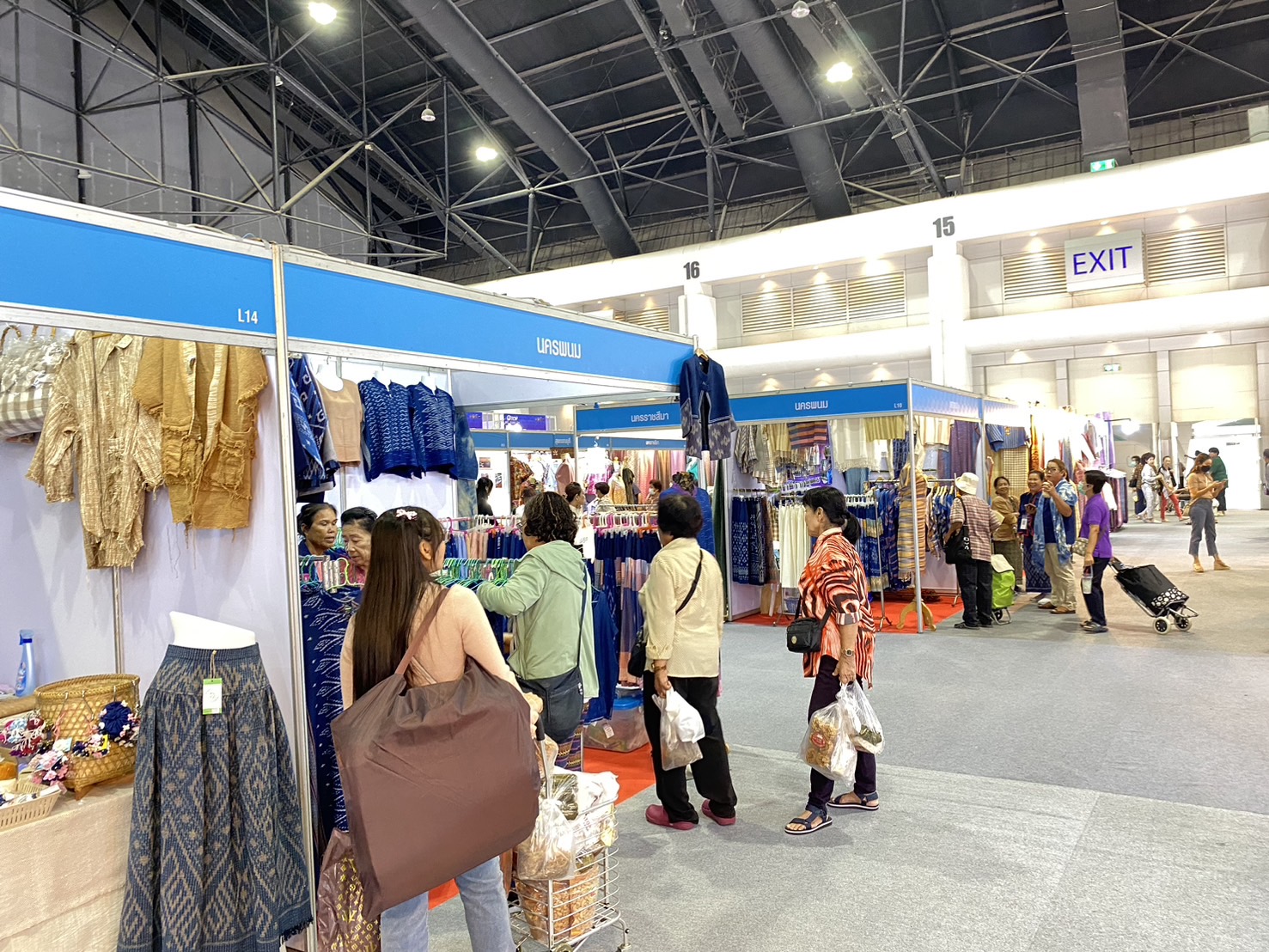OTOP นครพนม   ร่วมจำหน่ายในงาน OTOP Midyear 2024 “หลากหลายผลิตภัณฑ์ สีสันภูมิปัญญาไทย”