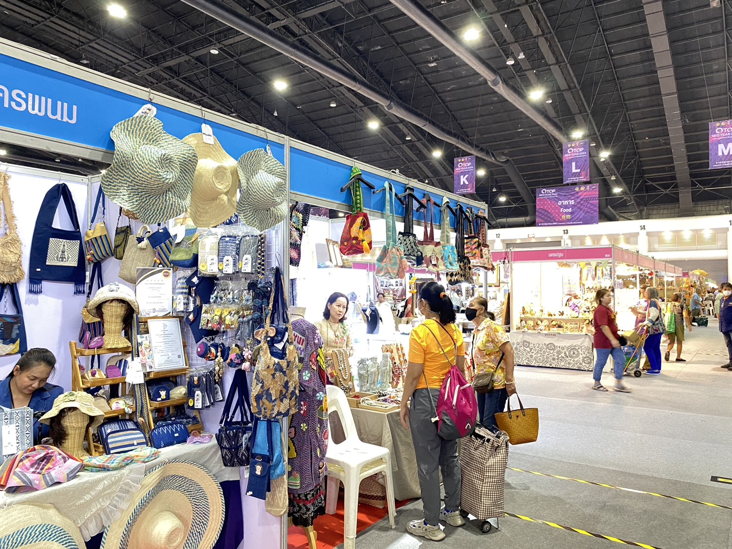 OTOP นครพนม   ร่วมจำหน่ายในงาน OTOP Midyear 2024 “หลากหลายผลิตภัณฑ์ สีสันภูมิปัญญาไทย”