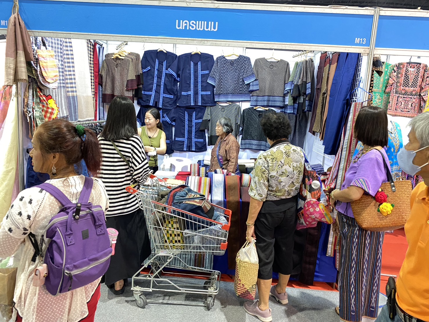 OTOP นครพนม   ร่วมจำหน่ายในงาน OTOP Midyear 2024 “หลากหลายผลิตภัณฑ์ สีสันภูมิปัญญาไทย”