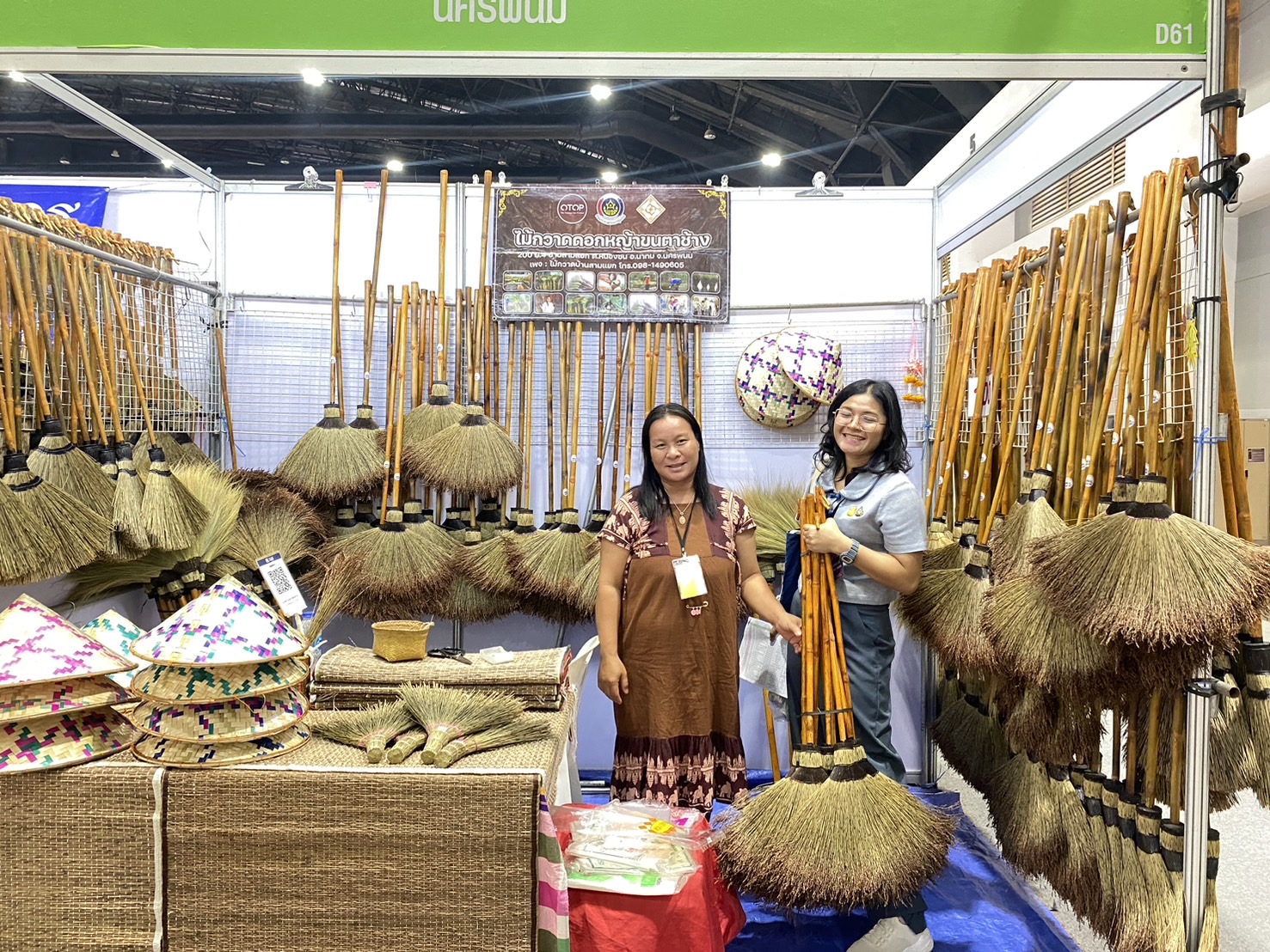 OTOP นครพนม   ร่วมจำหน่ายในงาน OTOP Midyear 2024 “หลากหลายผลิตภัณฑ์ สีสันภูมิปัญญาไทย”