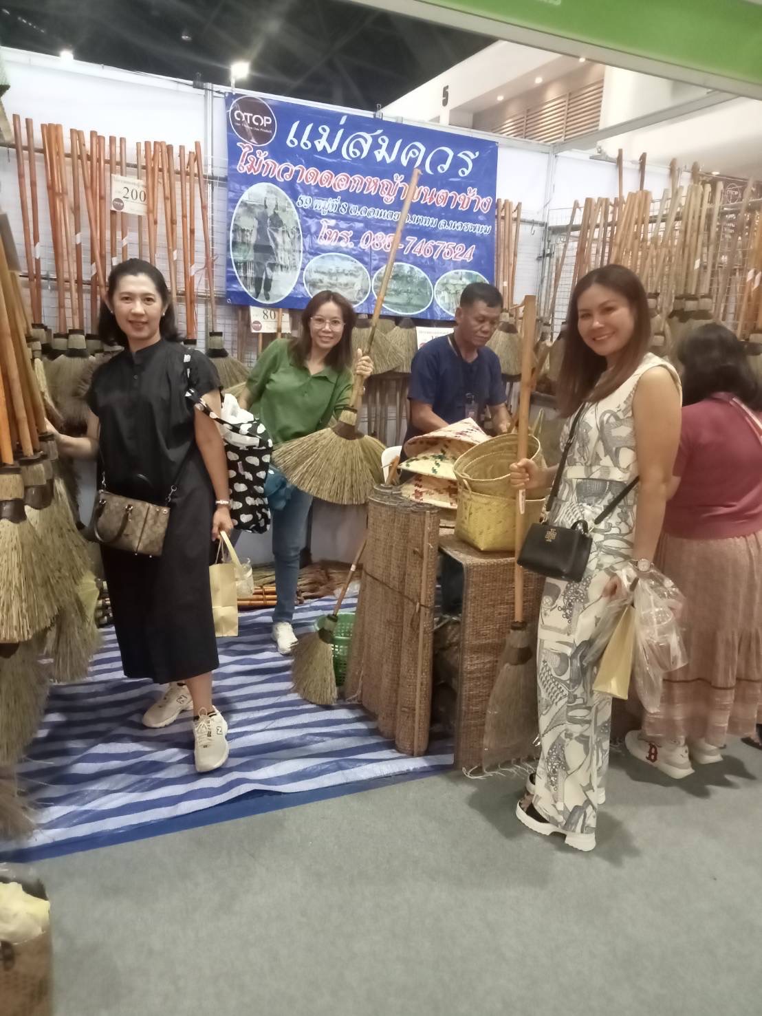 OTOP นครพนม   ร่วมจำหน่ายในงาน OTOP Midyear 2024 “หลากหลายผลิตภัณฑ์ สีสันภูมิปัญญาไทย”
