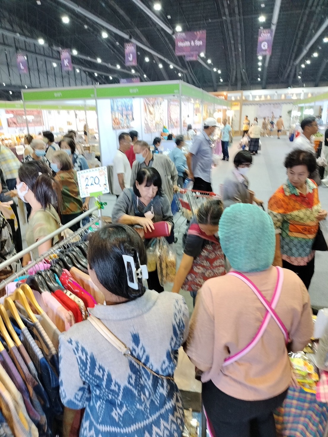 OTOP นครพนม   ร่วมจำหน่ายในงาน OTOP Midyear 2024 “หลากหลายผลิตภัณฑ์ สีสันภูมิปัญญาไทย”