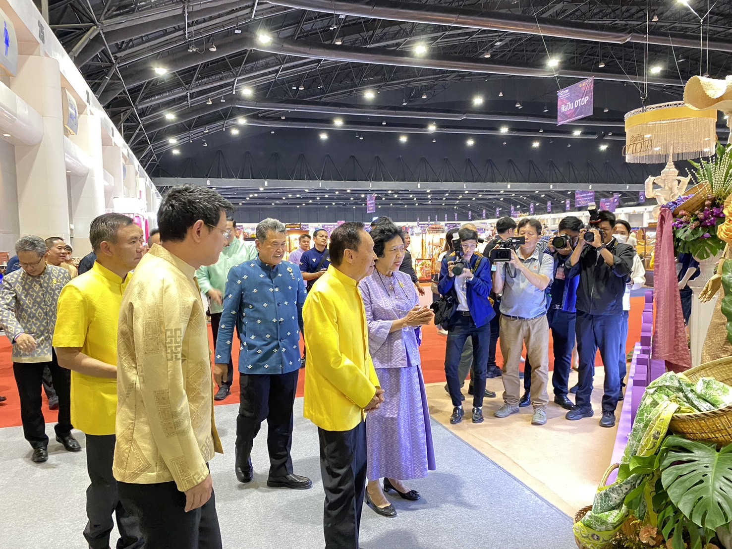 OTOP นครพนม   ร่วมจำหน่ายในงาน OTOP Midyear 2024 “หลากหลายผลิตภัณฑ์ สีสันภูมิปัญญาไทย”