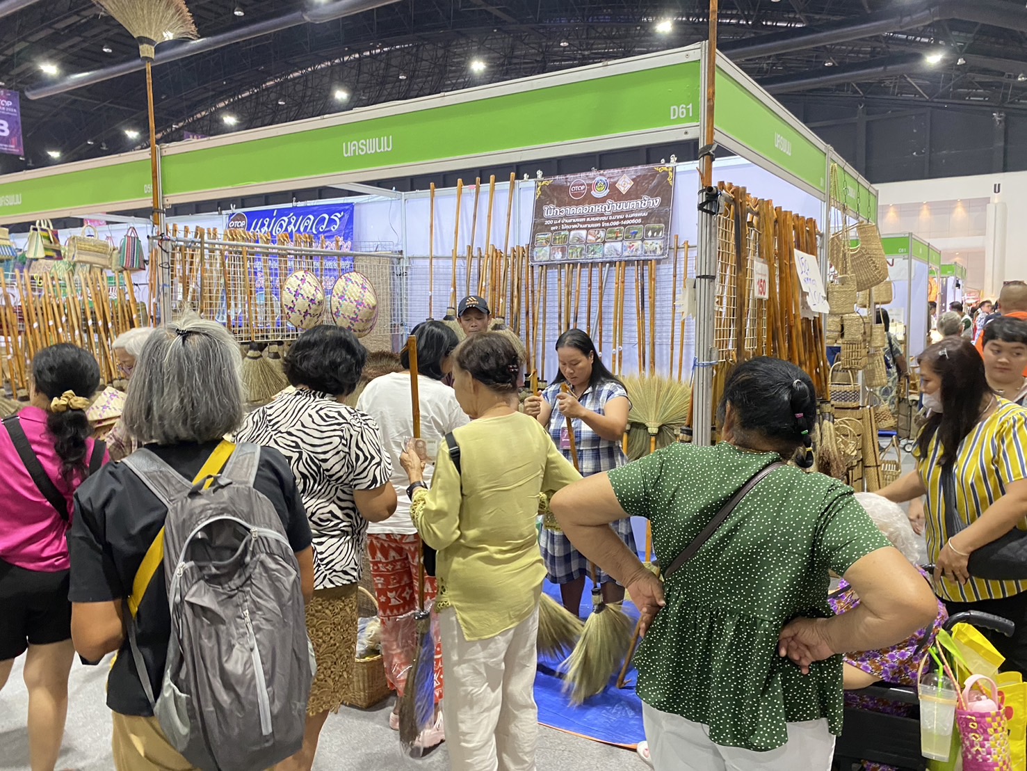 OTOP นครพนม   ร่วมจำหน่ายในงาน OTOP Midyear 2024 “หลากหลายผลิตภัณฑ์ สีสันภูมิปัญญาไทย”