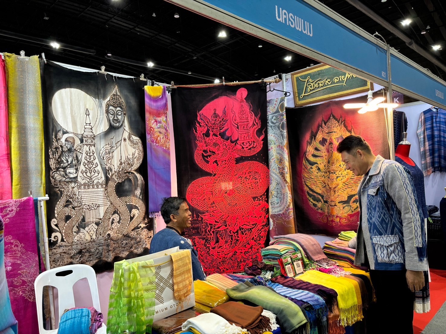 วันสุดท้ายแล้ว   งาน OTOP Midyear 2024 “หลากหลายผลิตภัณฑ์ สีสันภูมิปัญญาไทย”