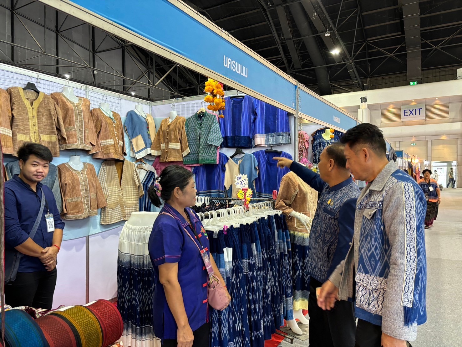 วันสุดท้ายแล้ว   งาน OTOP Midyear 2024 “หลากหลายผลิตภัณฑ์ สีสันภูมิปัญญาไทย”