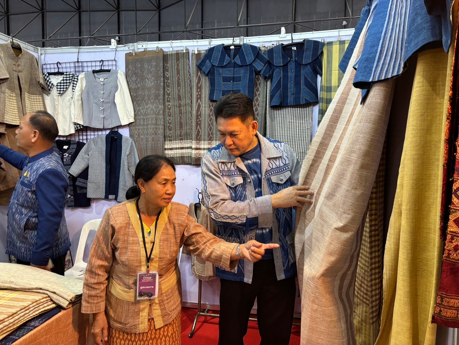 วันสุดท้ายแล้ว   งาน OTOP Midyear 2024 “หลากหลายผลิตภัณฑ์ สีสันภูมิปัญญาไทย”