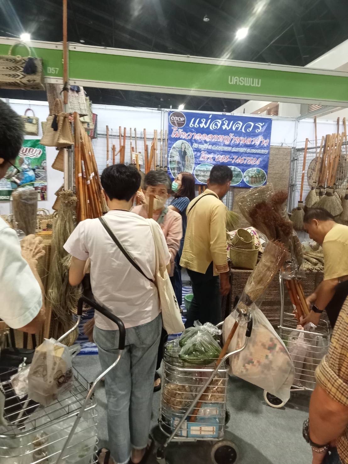 วันสุดท้ายแล้ว   งาน OTOP Midyear 2024 “หลากหลายผลิตภัณฑ์ สีสันภูมิปัญญาไทย”