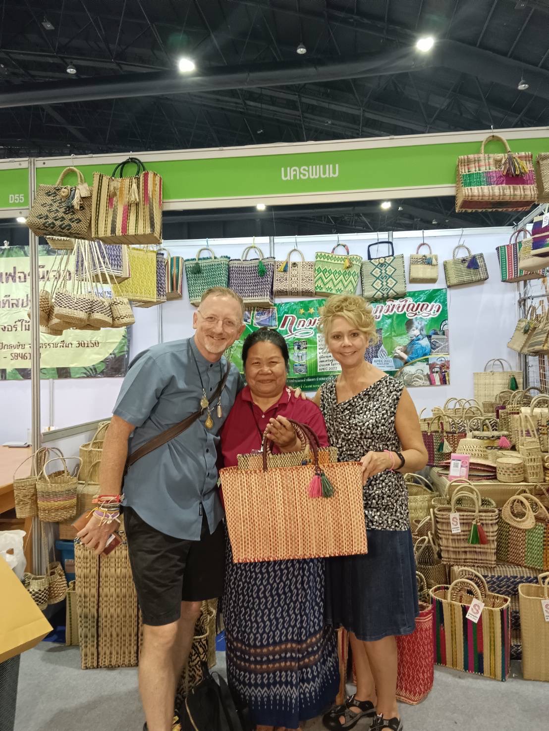 วันสุดท้ายแล้ว   งาน OTOP Midyear 2024 “หลากหลายผลิตภัณฑ์ สีสันภูมิปัญญาไทย”