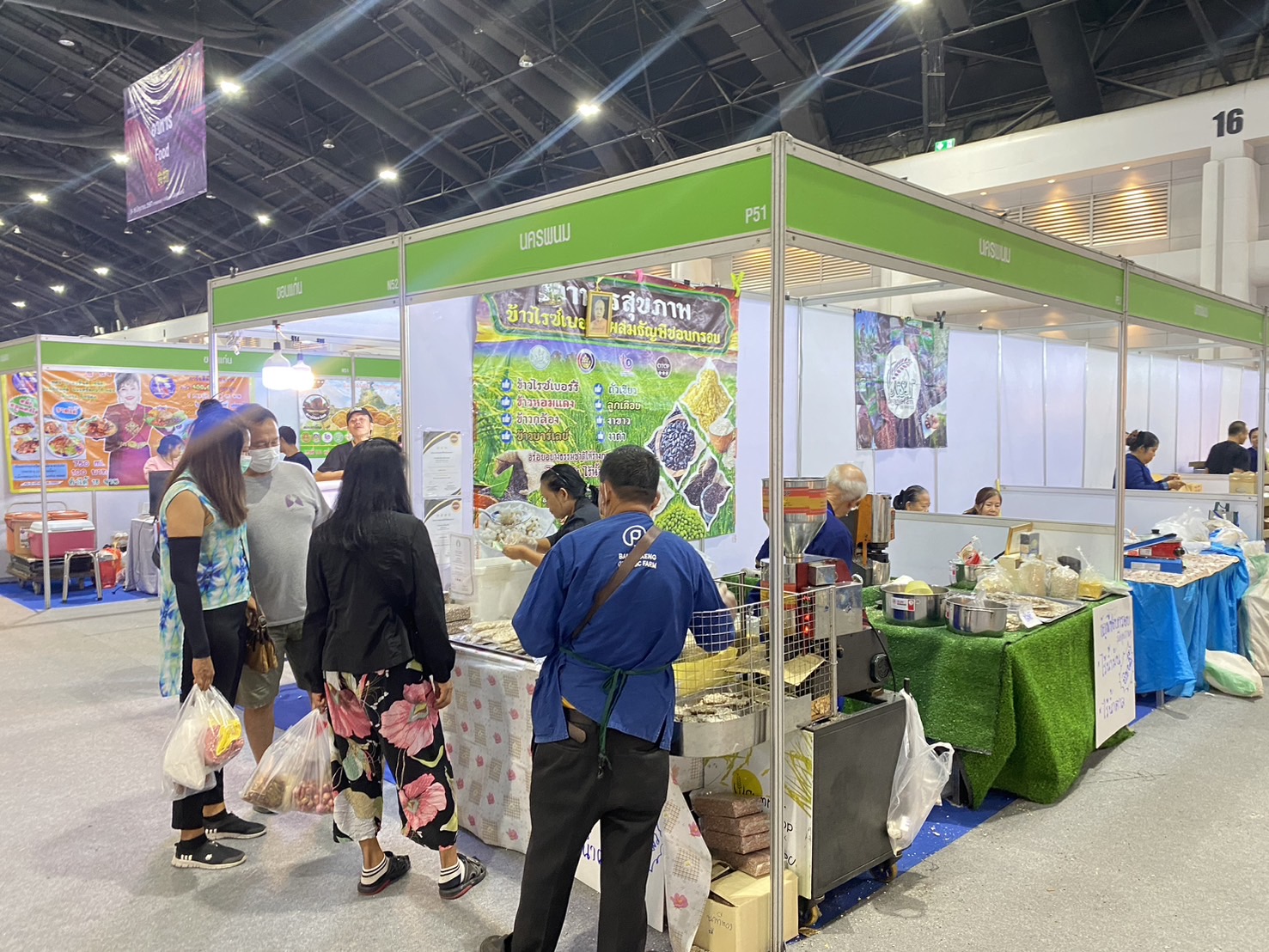 วันสุดท้ายแล้ว   งาน OTOP Midyear 2024 “หลากหลายผลิตภัณฑ์ สีสันภูมิปัญญาไทย”