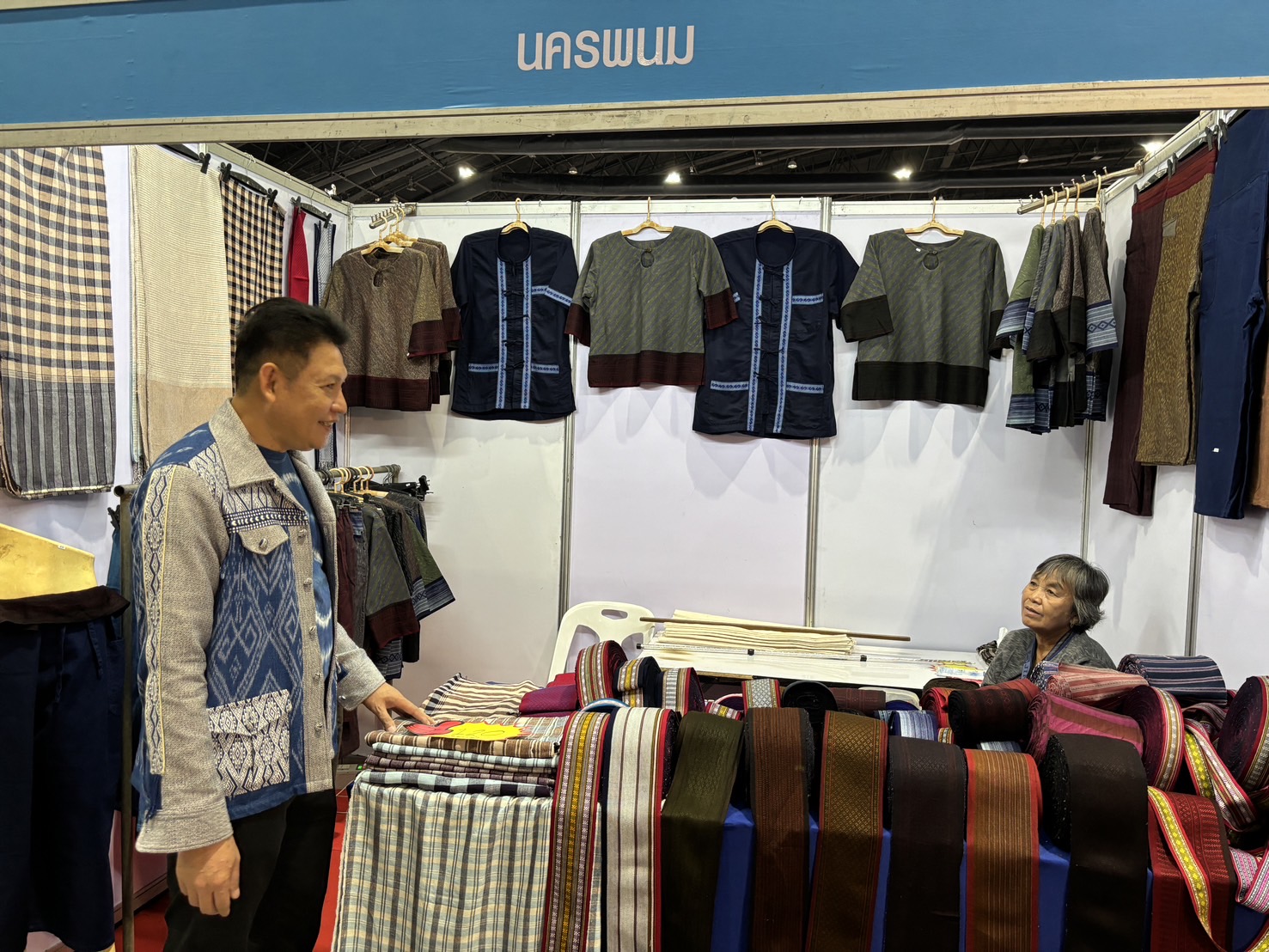 วันสุดท้ายแล้ว   งาน OTOP Midyear 2024 “หลากหลายผลิตภัณฑ์ สีสันภูมิปัญญาไทย”