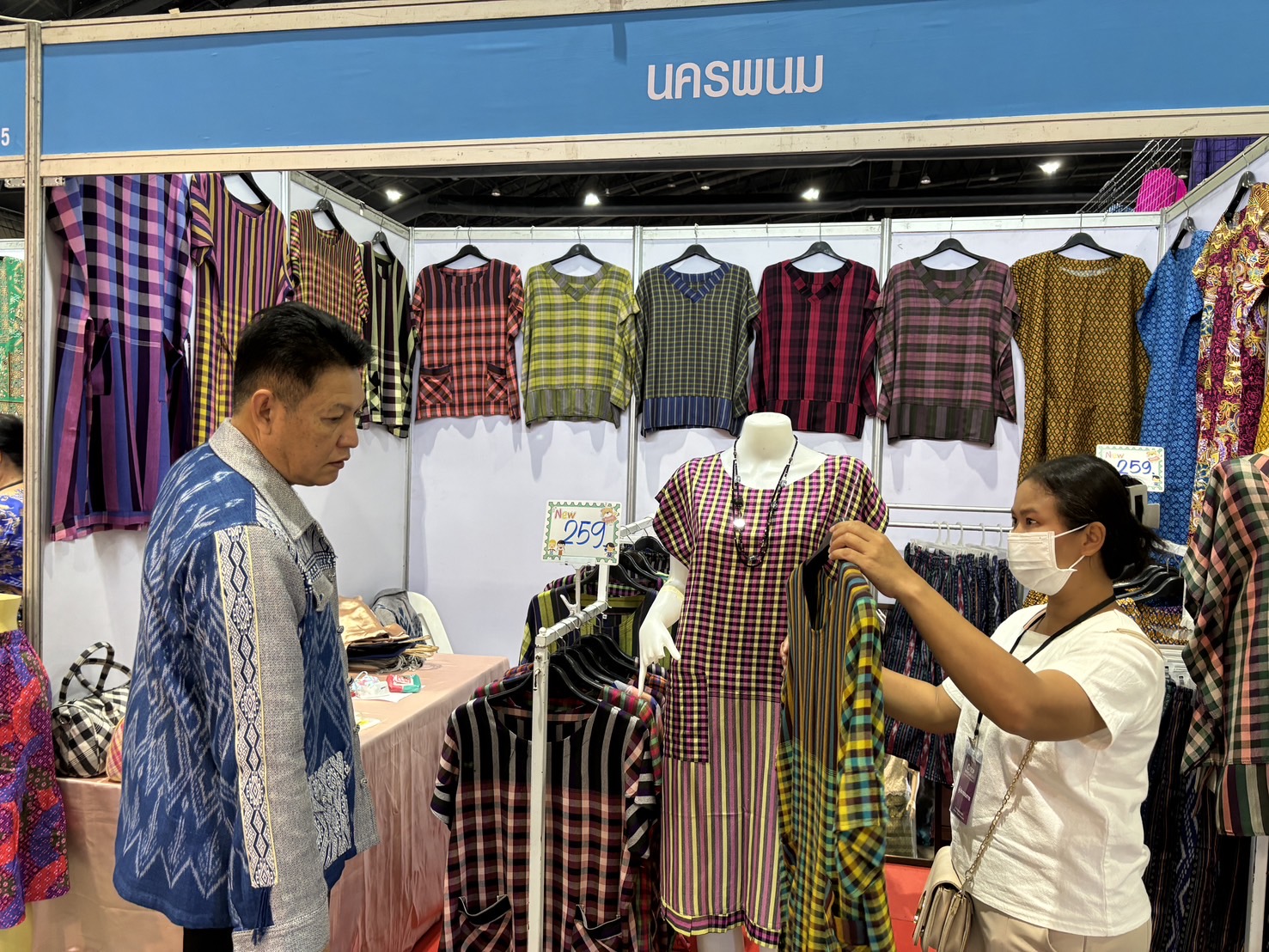 วันสุดท้ายแล้ว   งาน OTOP Midyear 2024 “หลากหลายผลิตภัณฑ์ สีสันภูมิปัญญาไทย”
