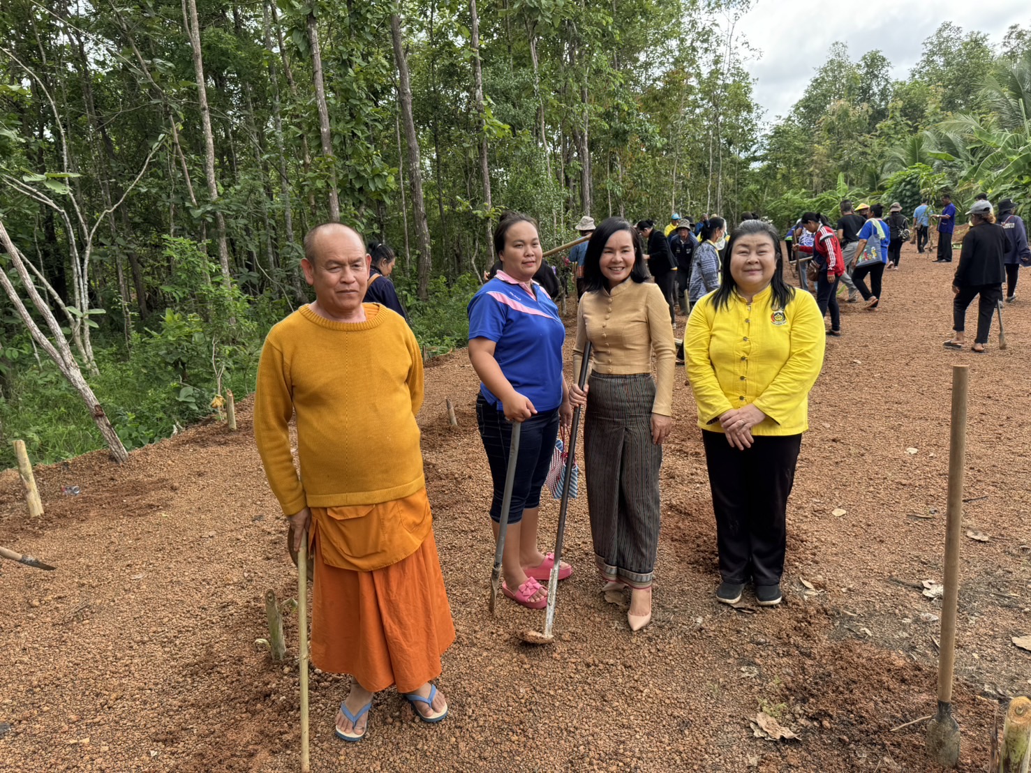 นครพนม   ขยายผลการส่งเสริมเศรษฐกิจชุมชน คนนครพนม “จากใบตองกล้วยธรรมดาสู่มูลค่าเพิ่มทางเศรษฐกิจ” ต้นเงิน (ATM) ข้างบ้าน ต้นบำนาญในสวน พื้นที่อำเภอวังยาง