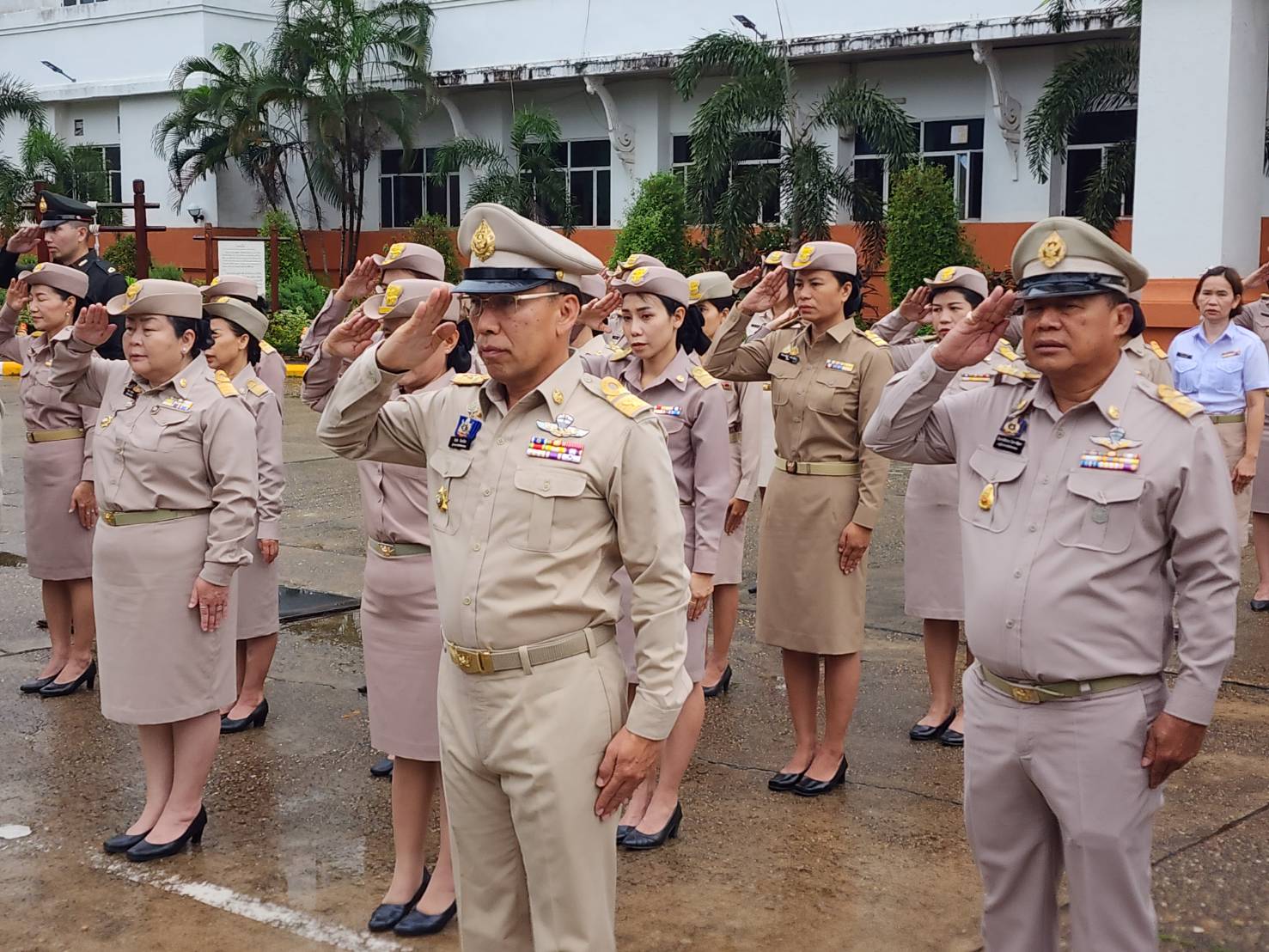 พช.นครพนม   ร่วมกิจกรรมเคารพธงชาติ สวดมนต์ไหว้พระ สร้างสำนึกรักและภาคภูมิใจในชาติไทย