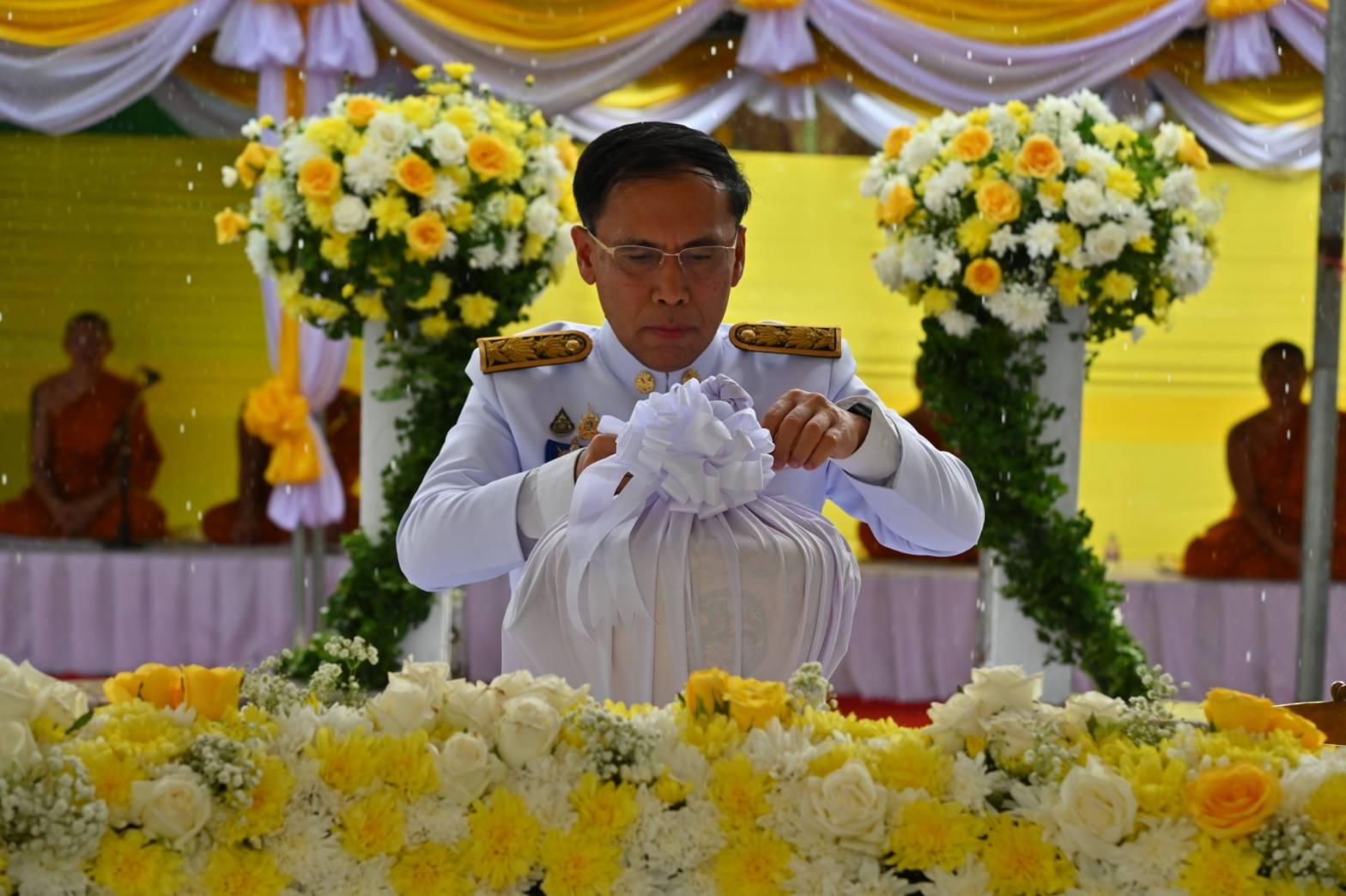 พช.นครพนม   ร่วมพิธีพลีกรรมตักน้ำจากแหล่งน้ำศักดิ์สิทธิ์
