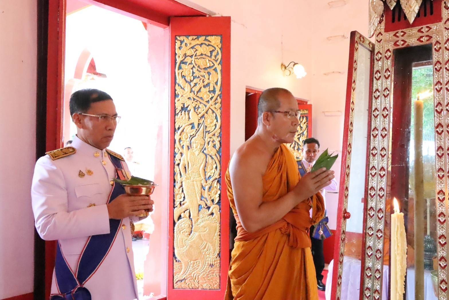 พช.นครพนม   ร่วมพิธีเวียนเทียนสมโภชน้ำพระพุทธมนต์ศักดิ์สิทธิ์
