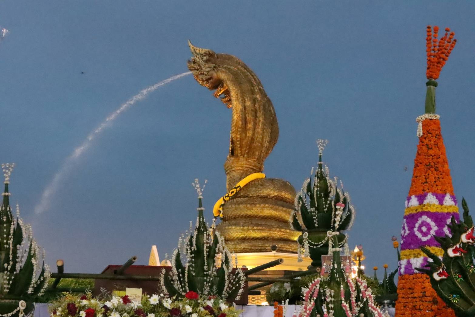 พช.นครพนม   ร่วมพิธีรวมพลคนเกิดวันจันทร์ วันที่สองของงาน บวงสรวงพญาศรีสัตตนาคราช ประจำปี 2567