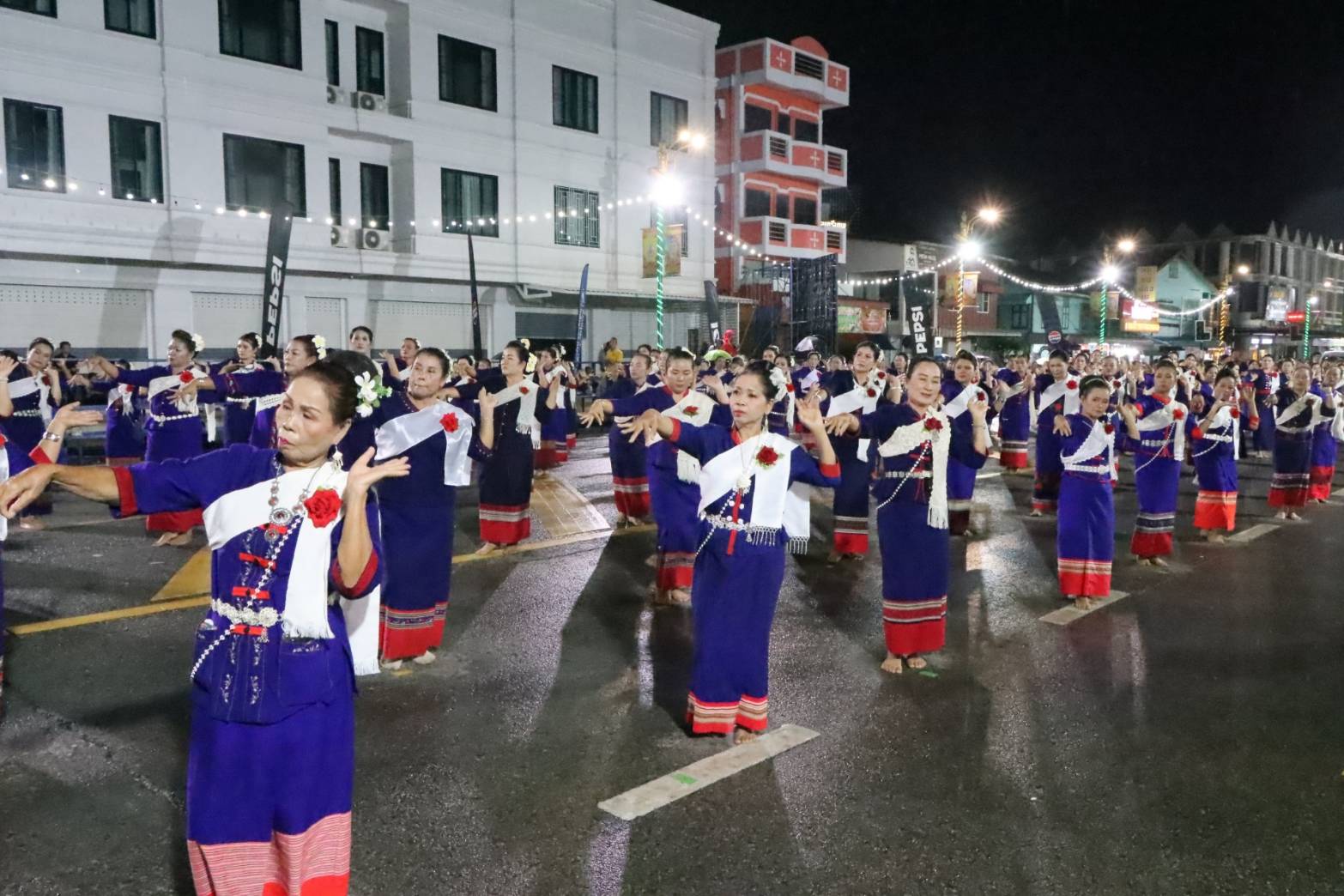 พช.นครพนม   ร่วมพิธีรวมพลคนเกิดวันจันทร์ วันที่สองของงาน บวงสรวงพญาศรีสัตตนาคราช ประจำปี 2567