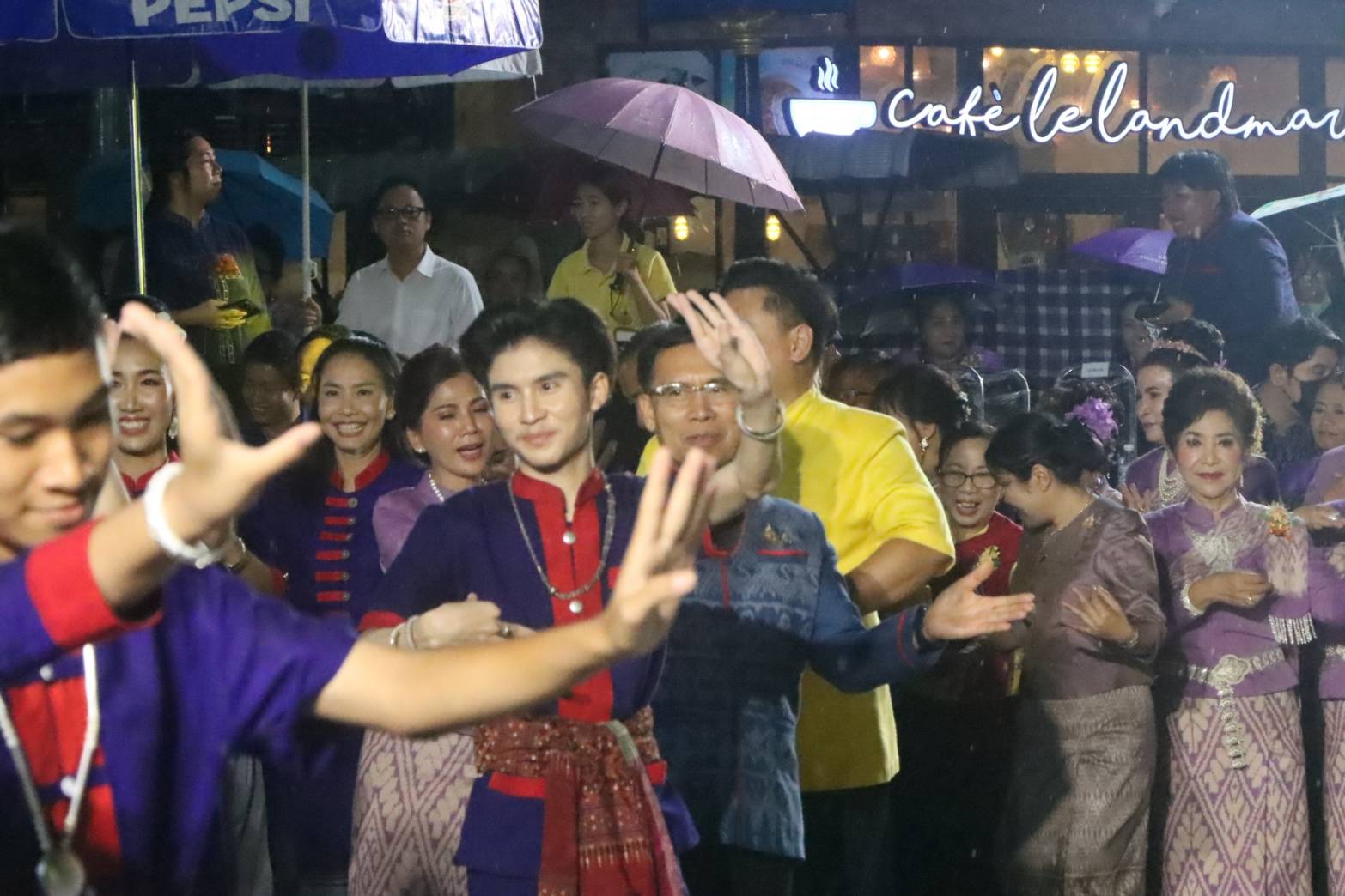พช.นครพนม   ร่วมพิธีรวมพลคนเกิดวันจันทร์ วันที่สองของงาน บวงสรวงพญาศรีสัตตนาคราช ประจำปี 2567