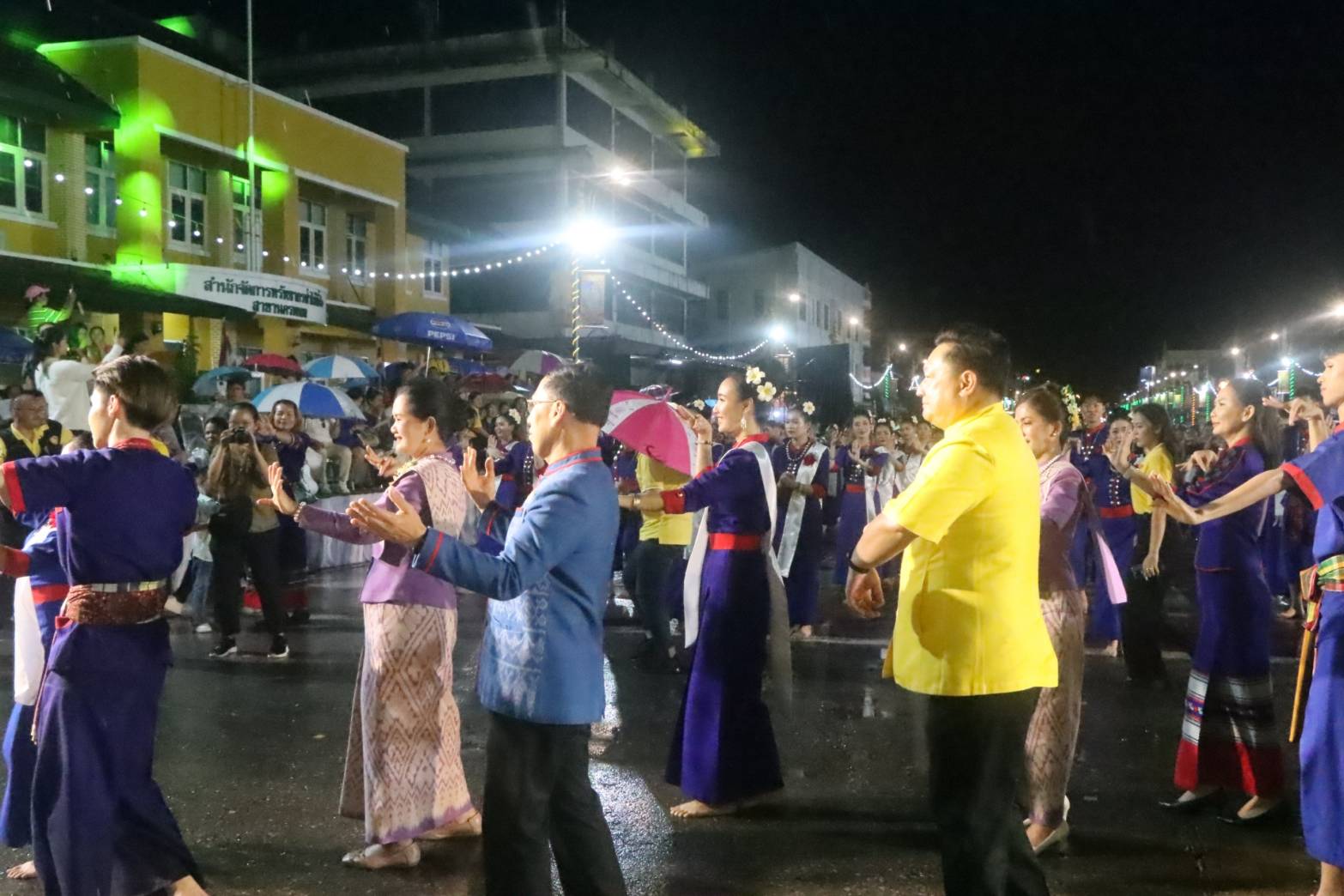พช.นครพนม   ร่วมพิธีรวมพลคนเกิดวันจันทร์ วันที่สองของงาน บวงสรวงพญาศรีสัตตนาคราช ประจำปี 2567