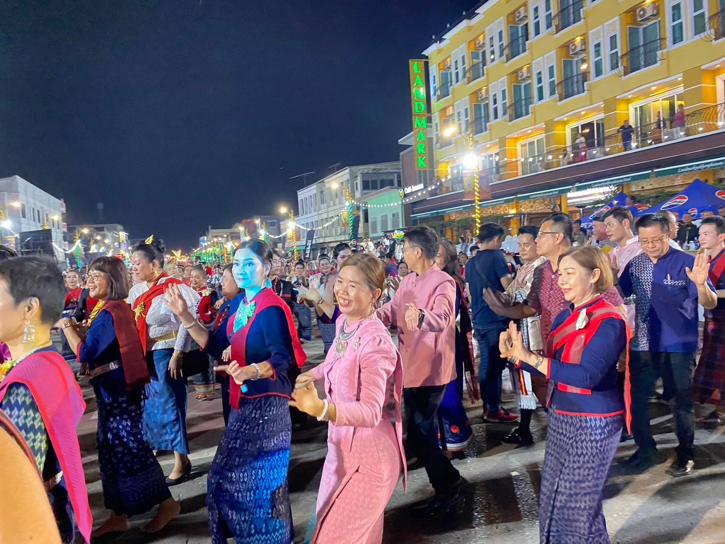 พช.นครพนม   ร่วมพิธีรวมพลคนเกิดวันอังคาร วันที่สามของงานบวงสรวงพญาศรีสัตตนาคราช ประจำปี 2567