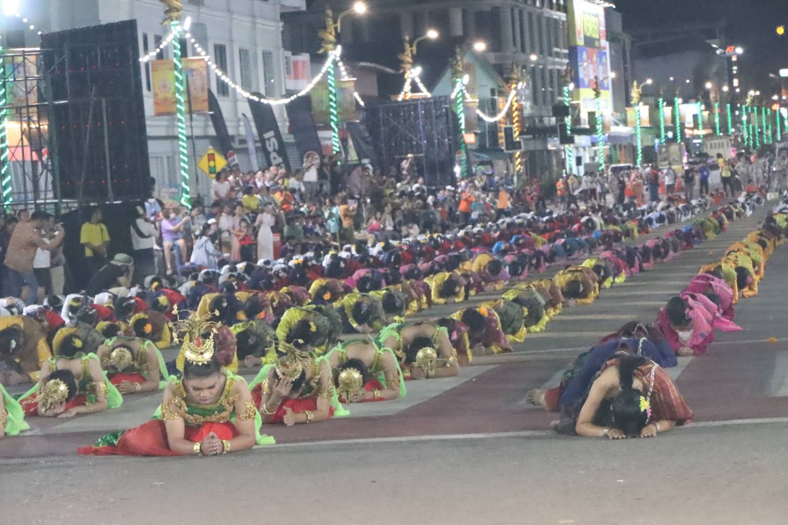 พช.นครพนม   ร่วมพิธีรวมพลคนเกิดวันพฤหัสบดี วันที่ห้าของงานบวงสรวงพญาศรีสัตตนาคราช ประจำปี 2567