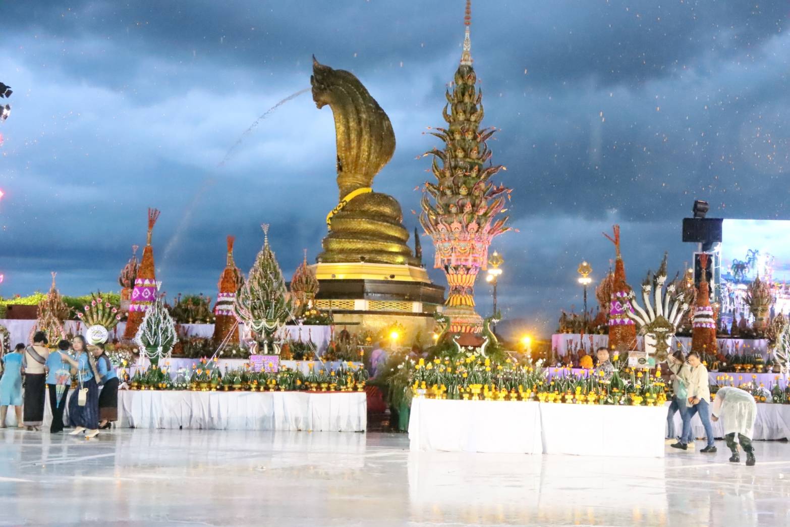 พช.นครพนม   ร่วมกิจกรรมรวมพลคนเกิดวันศกร์ ในงานบวงสรวงพญาศรีสัตตนาคราช ประจำปี 2567