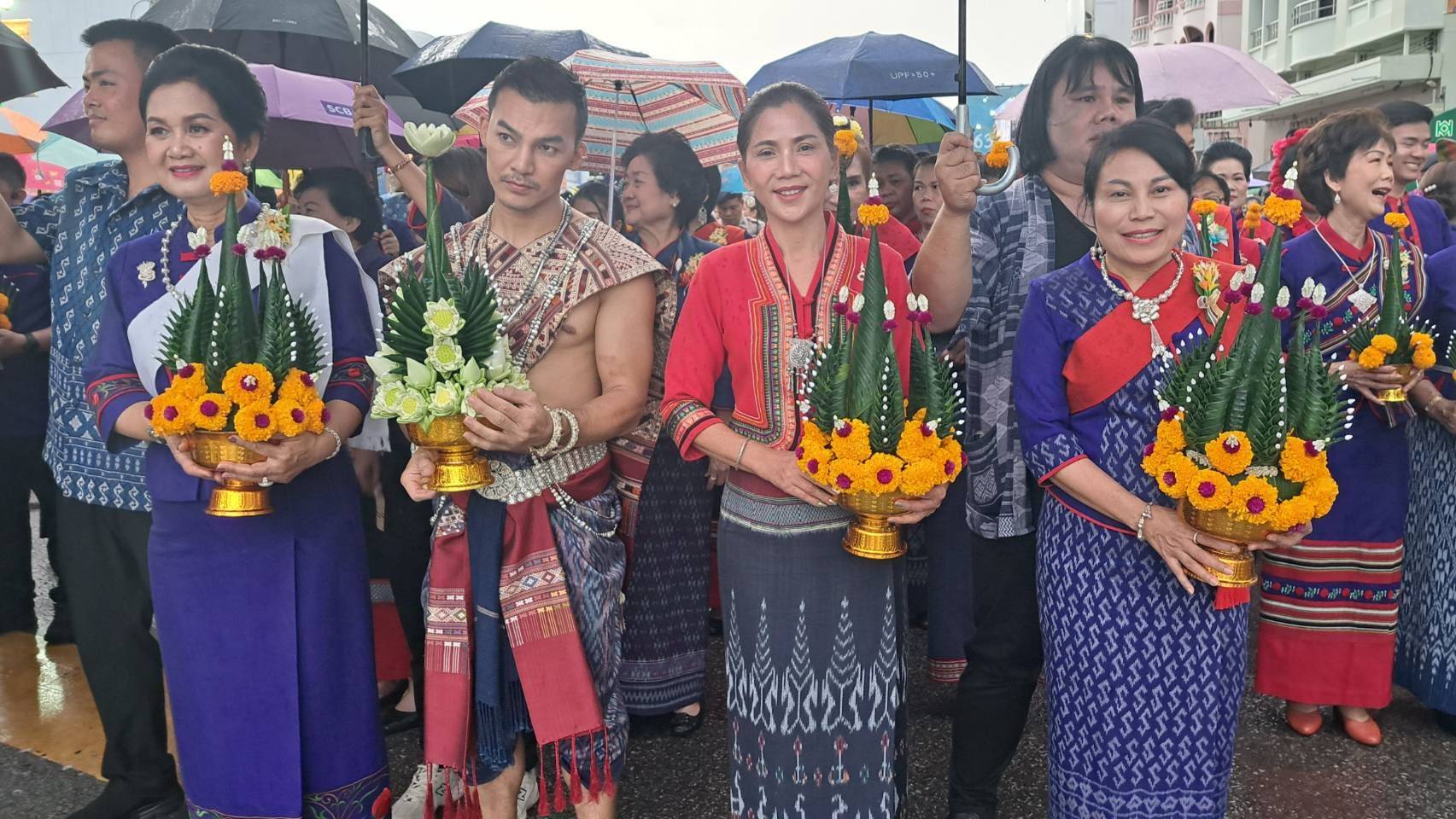 พช.นครพนม   ร่วมกิจกรรมรวมพลคนเกิดวันศกร์ ในงานบวงสรวงพญาศรีสัตตนาคราช ประจำปี 2567