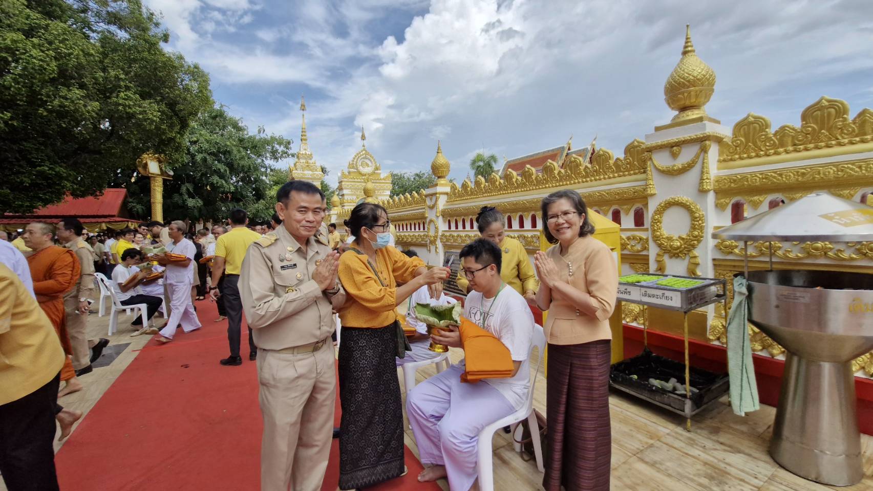 ผู้ว่าฯ นครพนม   เป็นประธานในพิธีปลงผมนาค ตามโครงการบรรพชาอุปสมบทเฉลิมพระเกียรติพระบาทสมเด็จพระเจ้าอยู่หัว เนื่องในโอกาสพระราชพิธีมหามงคลเฉลิมพระชนมพรรษา 6 รอบ 28 กรกฎาคม 2567