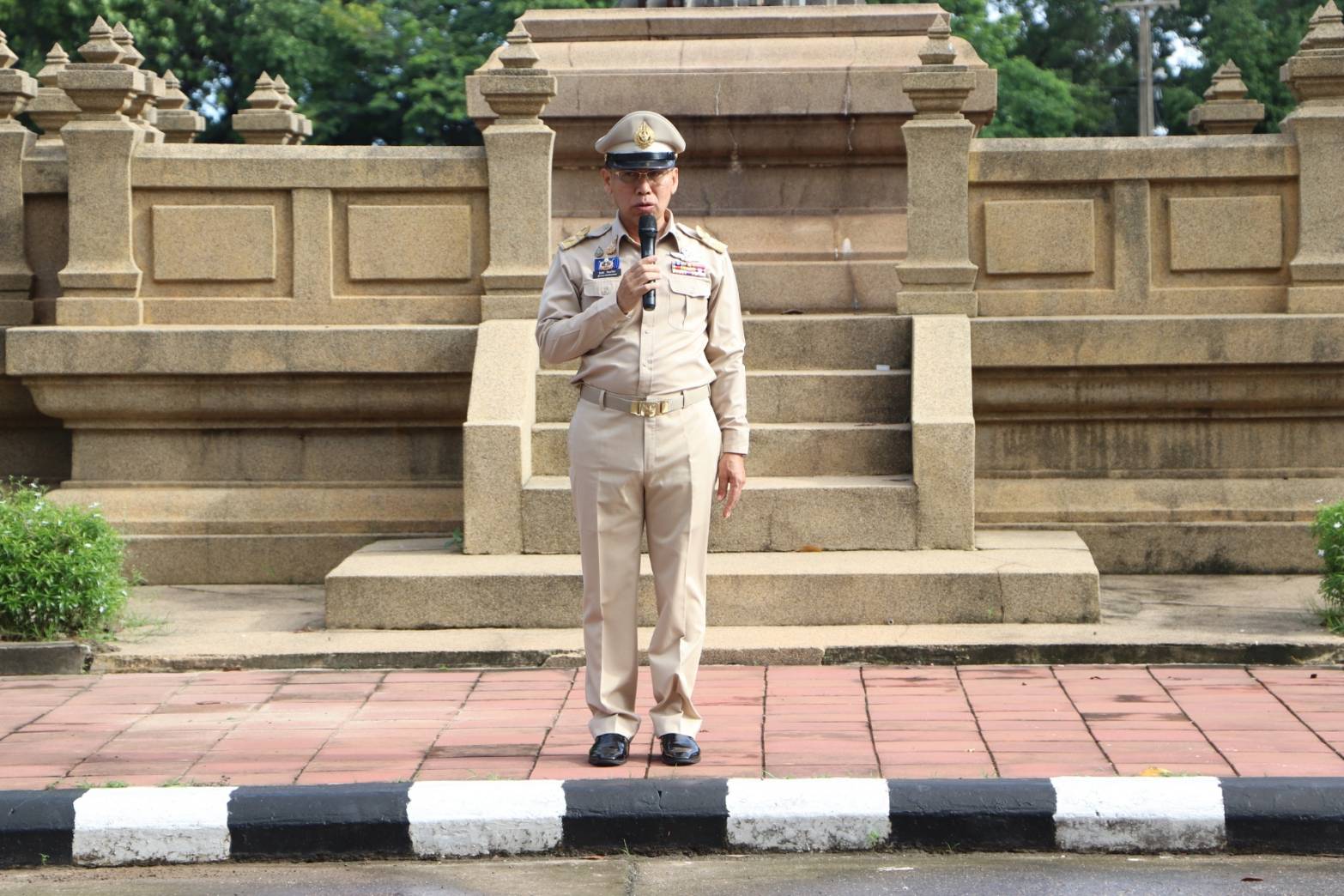 พช.นครพนม   ร่วมกิจกรรมเคารพธงชาติ สวดมนต์ไหว้พระ สร้างสำนึกรักและภาคภูมิใจในชาติไทย