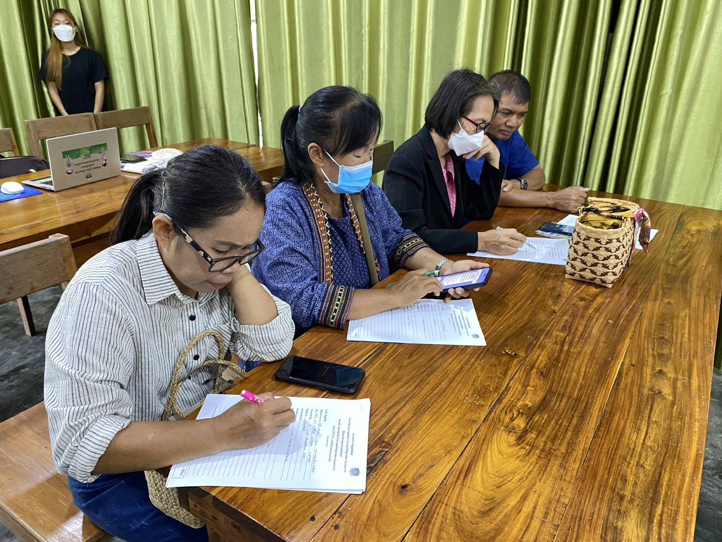 นครพนม   จัดประชุมเชิงปฏิบัติการผู้ผลิต ผู้ประกอบการ OTOP โครงการพัฒนาผลิตภัณฑ์ OTOP กลุ่มปรับตัวสู่การพัฒนา (Quadrant D) ให้มีคุณภาพมาตรฐาน
