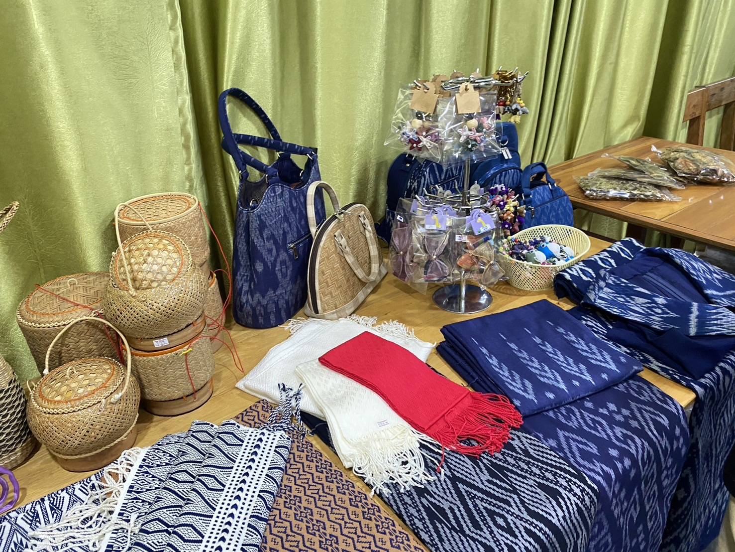นครพนม   จัดประชุมเชิงปฏิบัติการผู้ผลิต ผู้ประกอบการ OTOP โครงการพัฒนาผลิตภัณฑ์ OTOP กลุ่มปรับตัวสู่การพัฒนา (Quadrant D) ให้มีคุณภาพมาตรฐาน