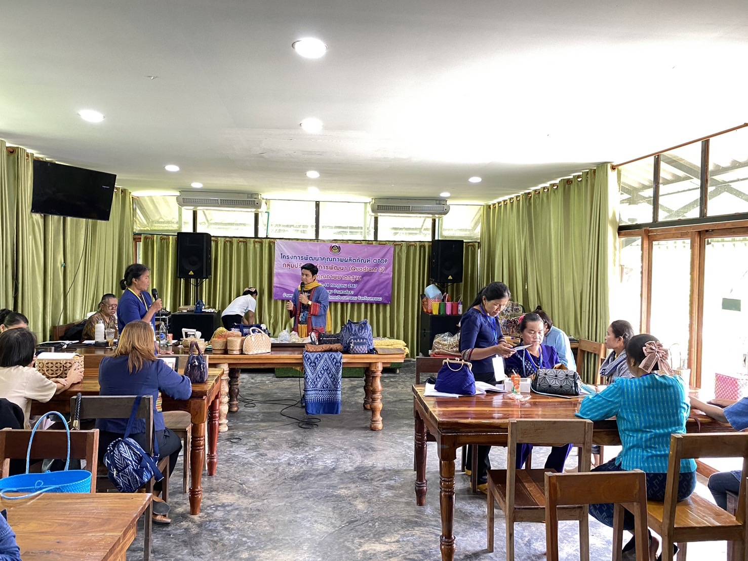 นครพนม   จัดประชุมเชิงปฏิบัติการผู้ผลิต ผู้ประกอบการ OTOP โครงการพัฒนาผลิตภัณฑ์ OTOP กลุ่มปรับตัวสู่การพัฒนา (Quadrant D) ให้มีคุณภาพมาตรฐาน