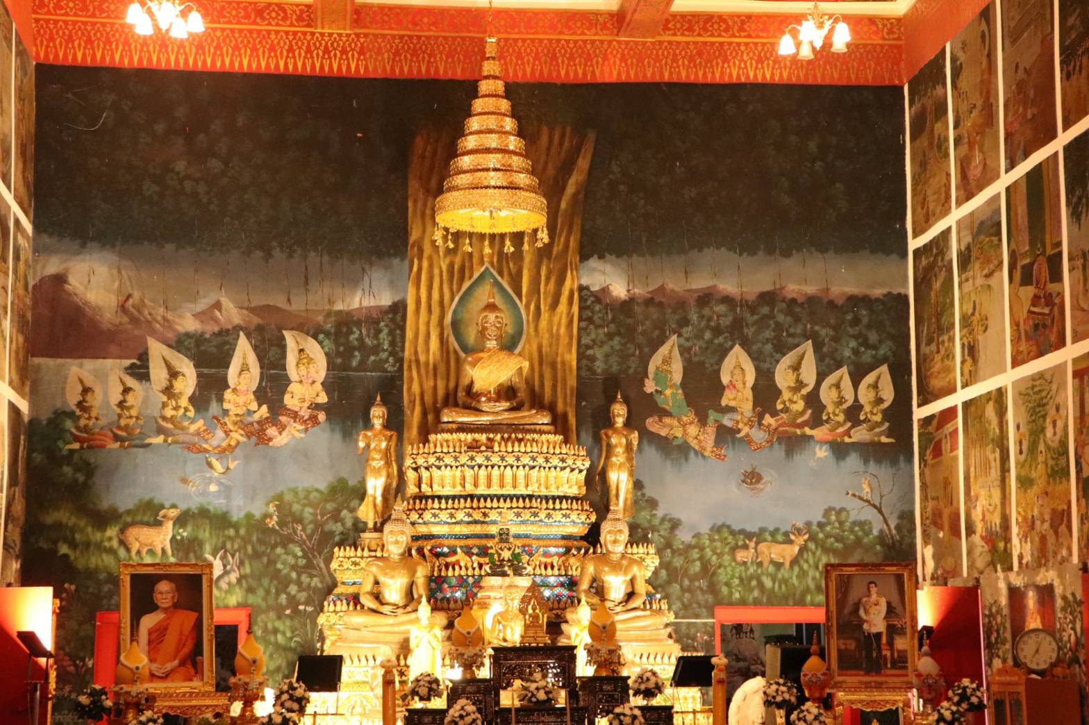 ผู้ว่าฯ นครพนม   นำพุทธศาสนิกชนร่วมทำบุญตักบาตรเนื่องในวันอาสาฬหบูชา และวันเข้าพรรษา ประจำปี 2567
