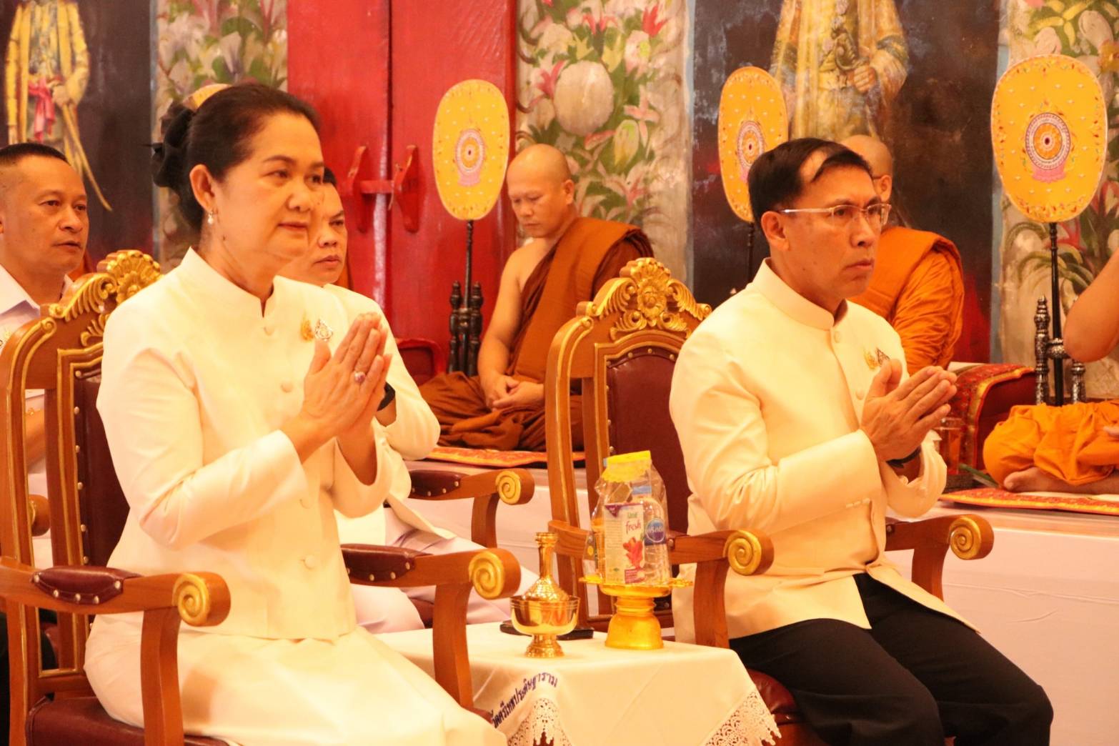 ผู้ว่าฯ นครพนม   นำพุทธศาสนิกชนร่วมทำบุญตักบาตรเนื่องในวันอาสาฬหบูชา และวันเข้าพรรษา ประจำปี 2567