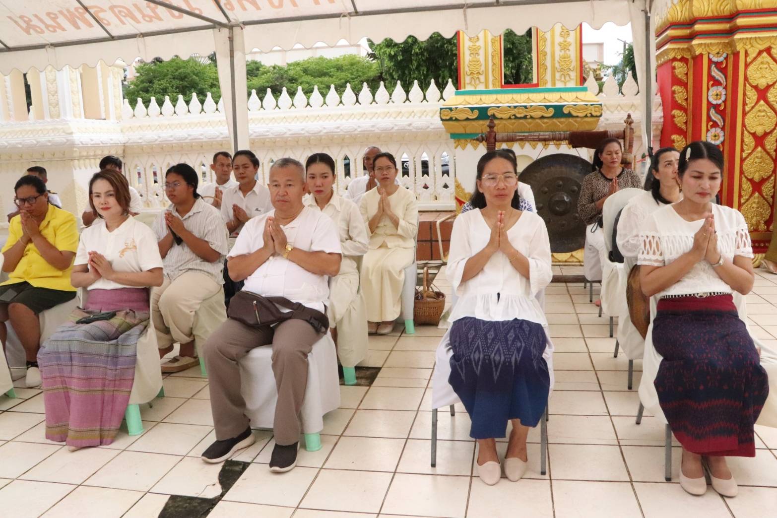 ผู้ว่าฯ นครพนม   นำพุทธศาสนิกชนร่วมทำบุญตักบาตรเนื่องในวันอาสาฬหบูชา และวันเข้าพรรษา ประจำปี 2567