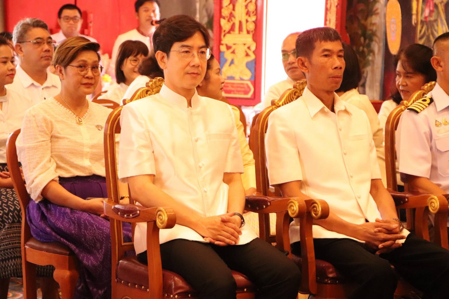 ผู้ว่าฯ นครพนม   นำพุทธศาสนิกชนร่วมทำบุญตักบาตรเนื่องในวันอาสาฬหบูชา และวันเข้าพรรษา ประจำปี 2567